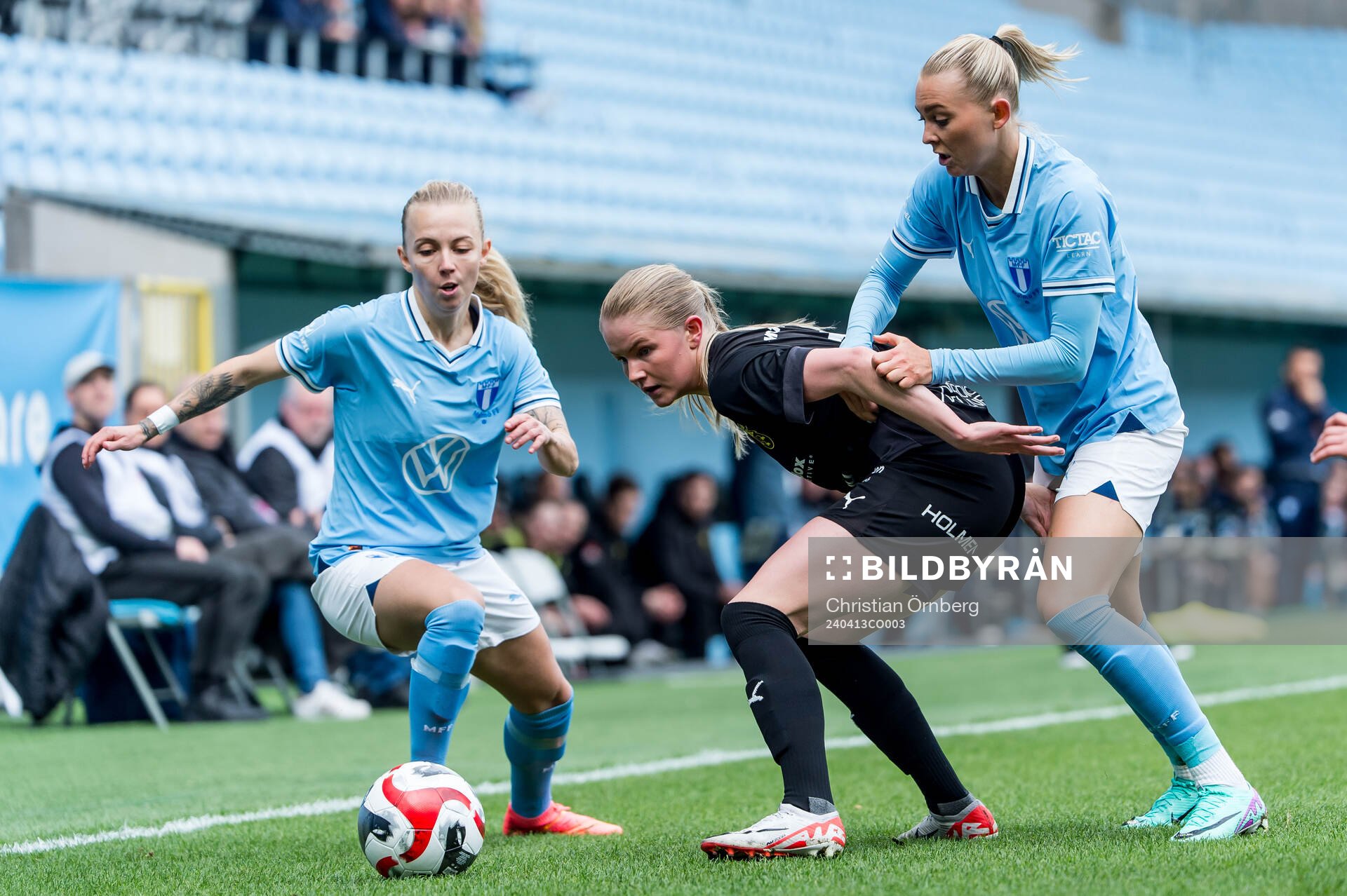 Malmö FFs Nathalie Hoff Persson och Beatrice Persson mot