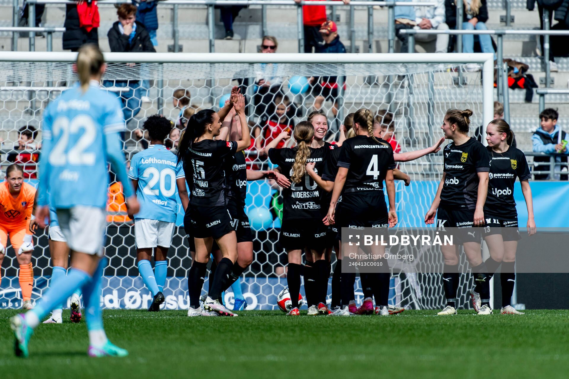 Umeås Inez Amcoff jublar efter 0-4 under fotbollsmatchen i Elitettan mellan Malmö FF och Umeå den 13 april 2024 i Malmö. 
