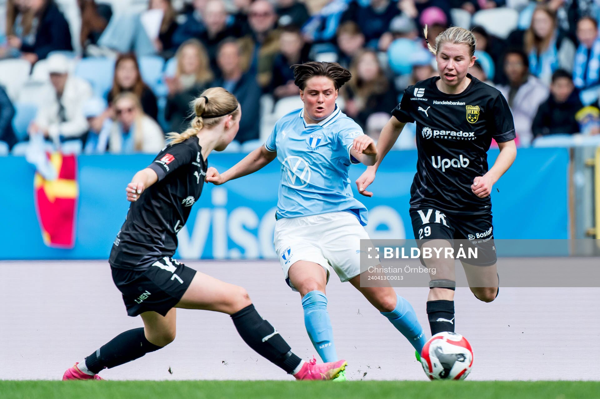 Malmö FFs Ema Paljevic och Umeås Cecilia Ek och Inez