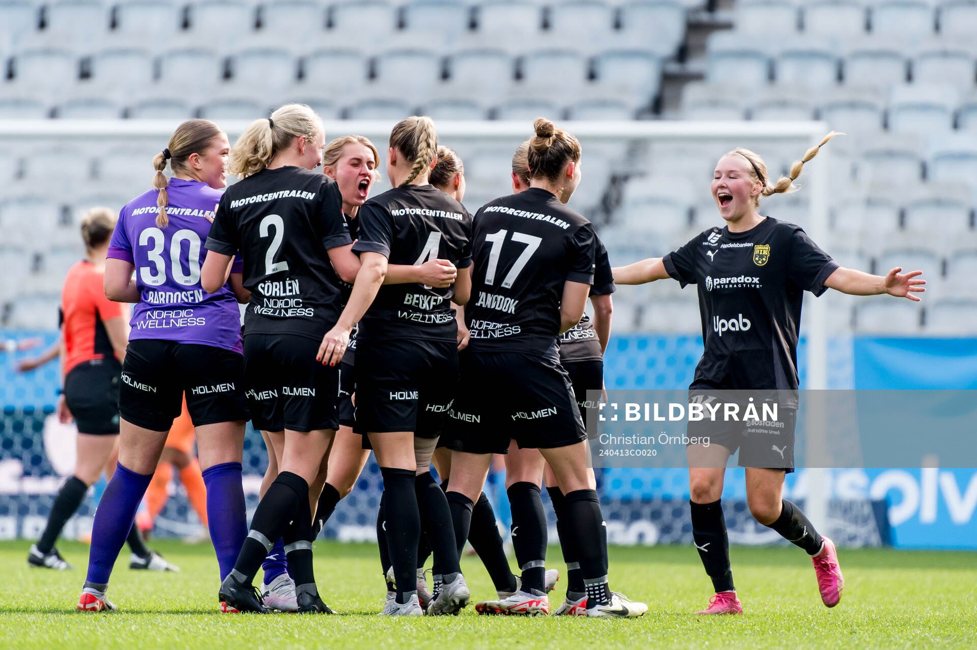 Umeås spelare jublar efter fotbollsmatchen i Elitettan mellan Malmö FF och Umeå den 13 april 2024 i Malmö. 