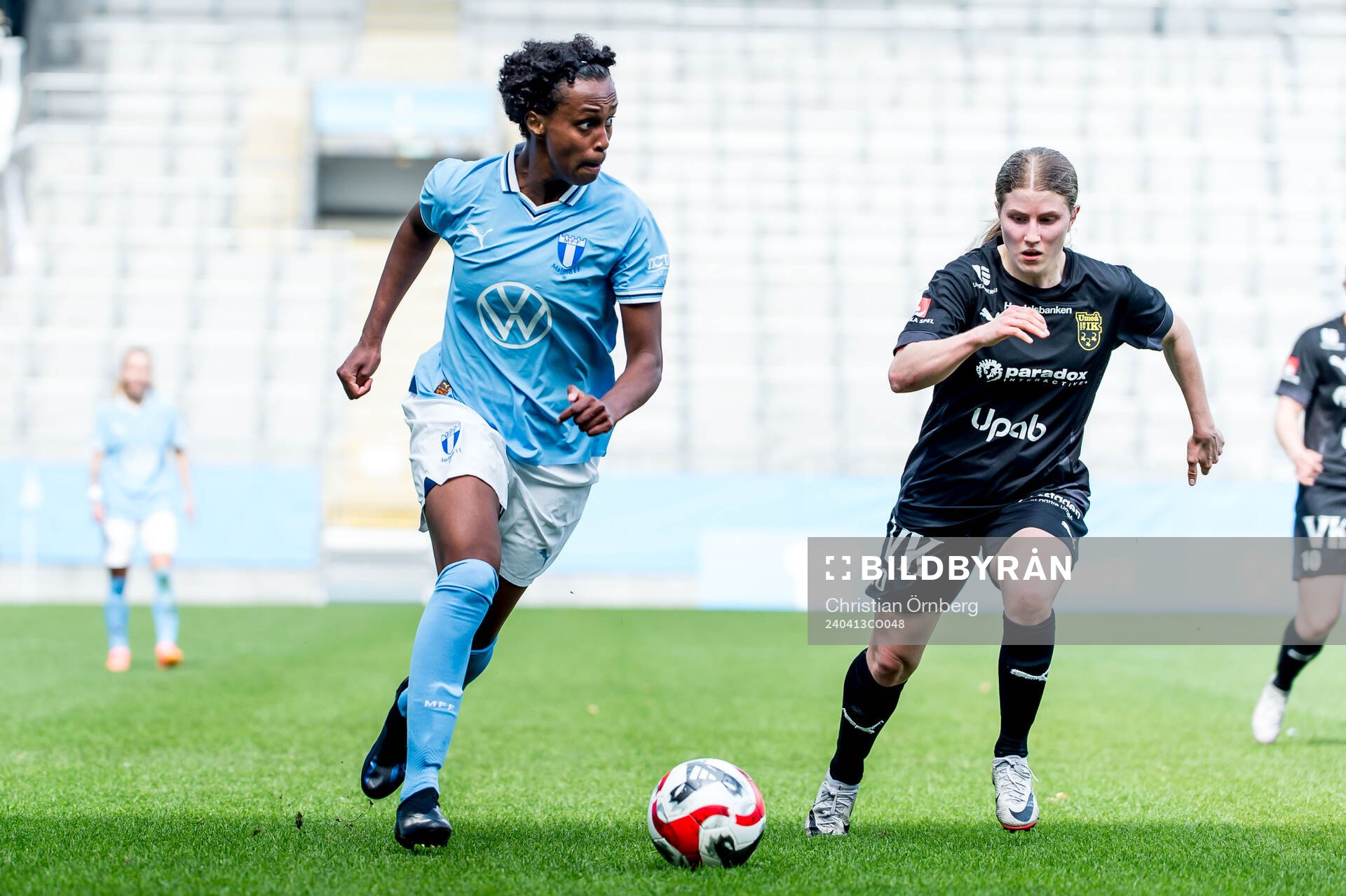 Malmö FFs Hanna Lofthammar och Umeås Stina Andersson