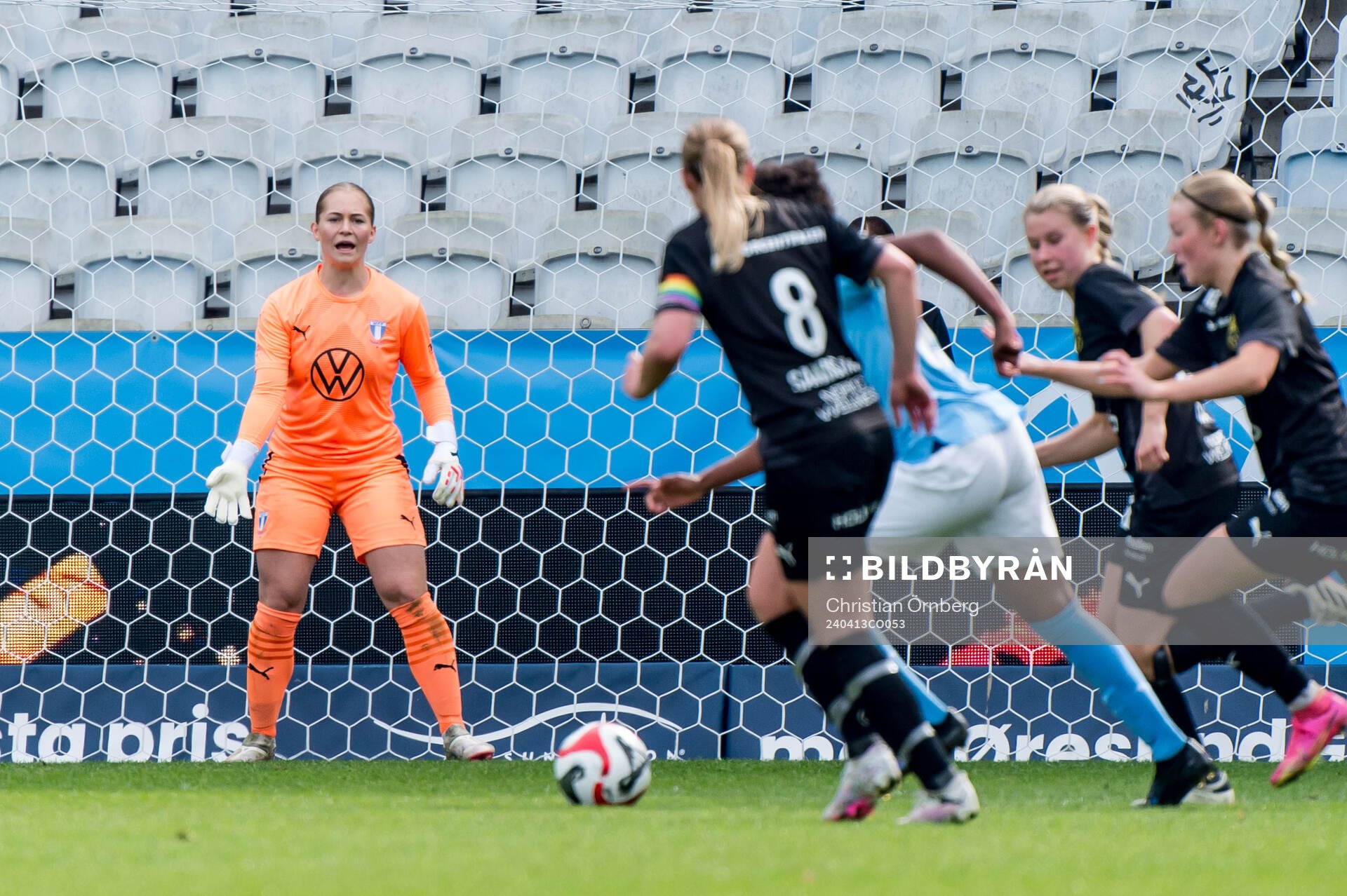 Malmö FFs målvakt Emelie Borg under fotbollsmatchen i Elitettan mellan Malmö FF och Umeå den 13 april 2024 i Malmö. 