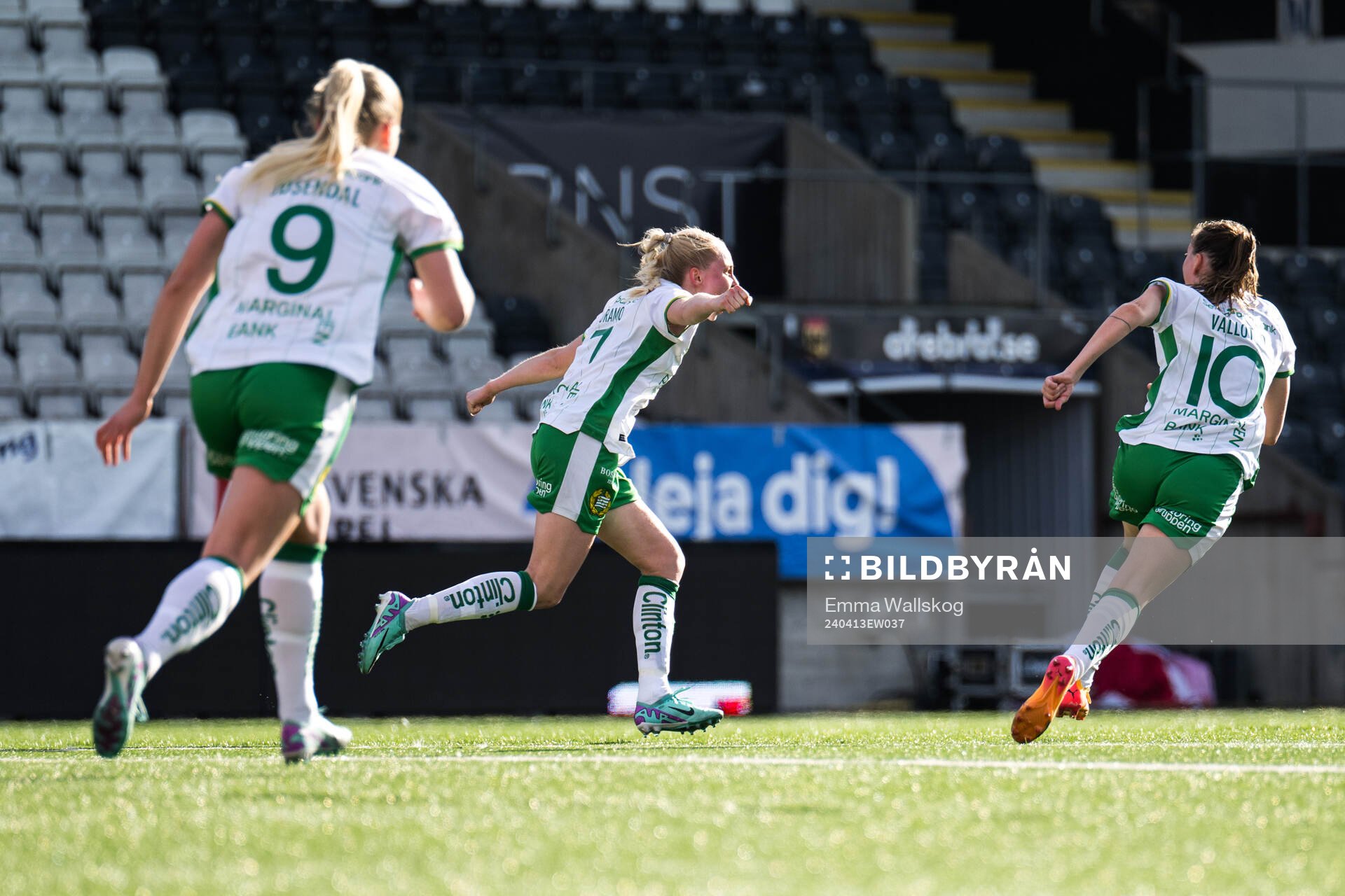 Hammarbys Emilie Joramo jublar