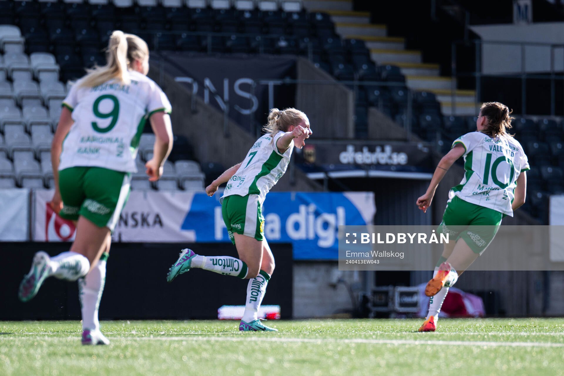 Hammarbys Emilie Joramo jublar