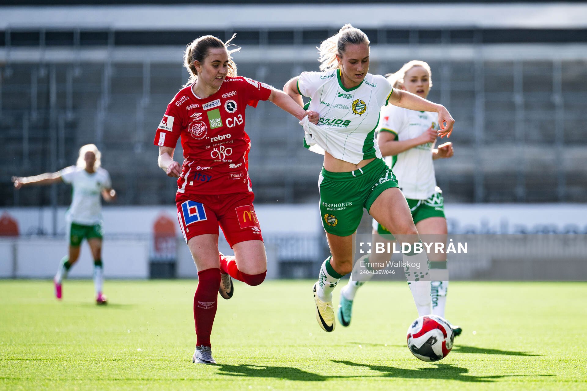KIF Örebros Katla Maria Thordardottir and Hammarbys Ellen