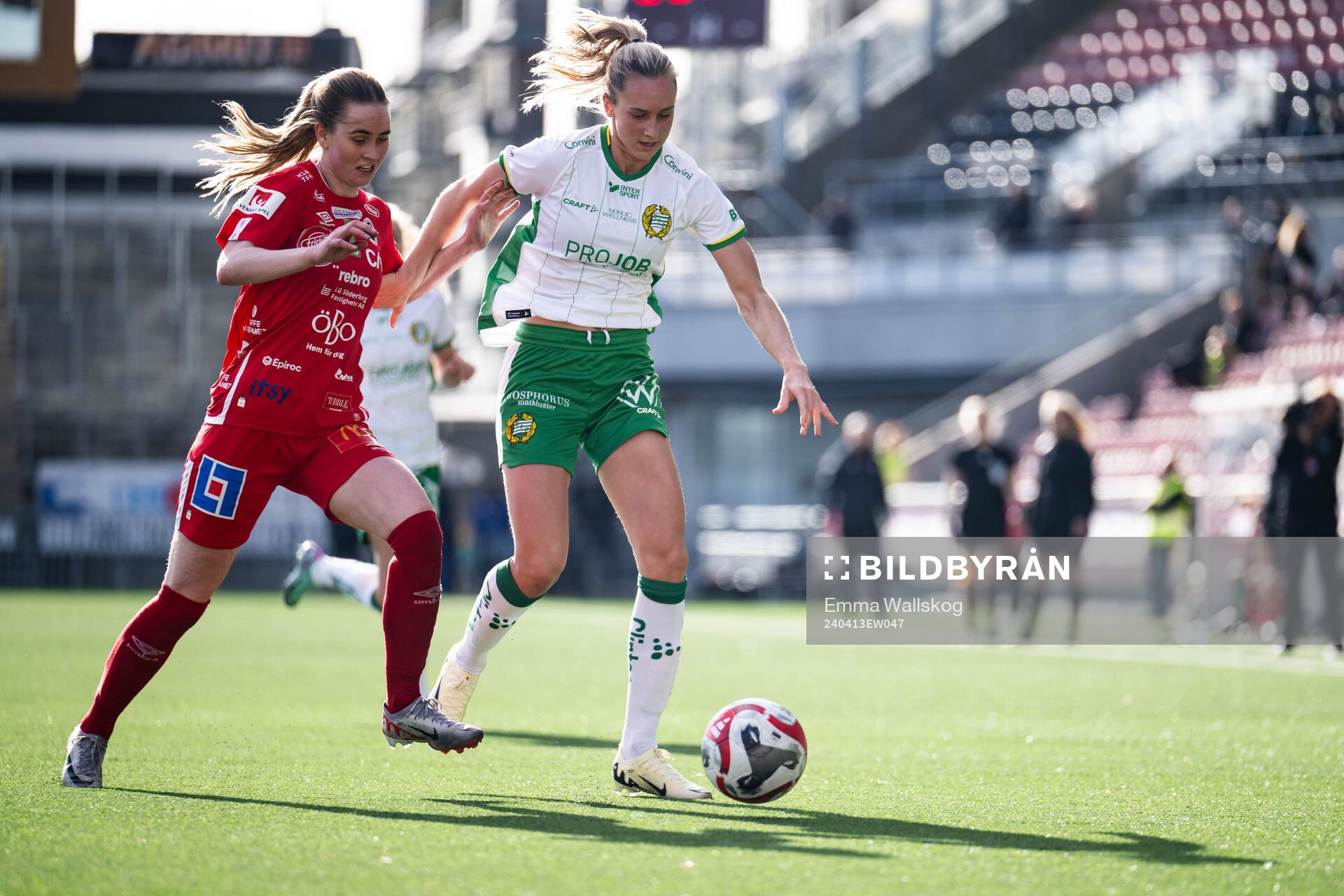 KIF Örebros Katla Maria Thordardottir and Hammarbys Ellen