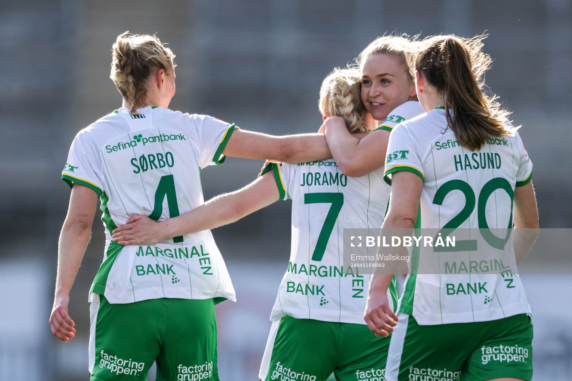 Hammarbys Emilie Joramo jublar med Thea Sørbo, Anna