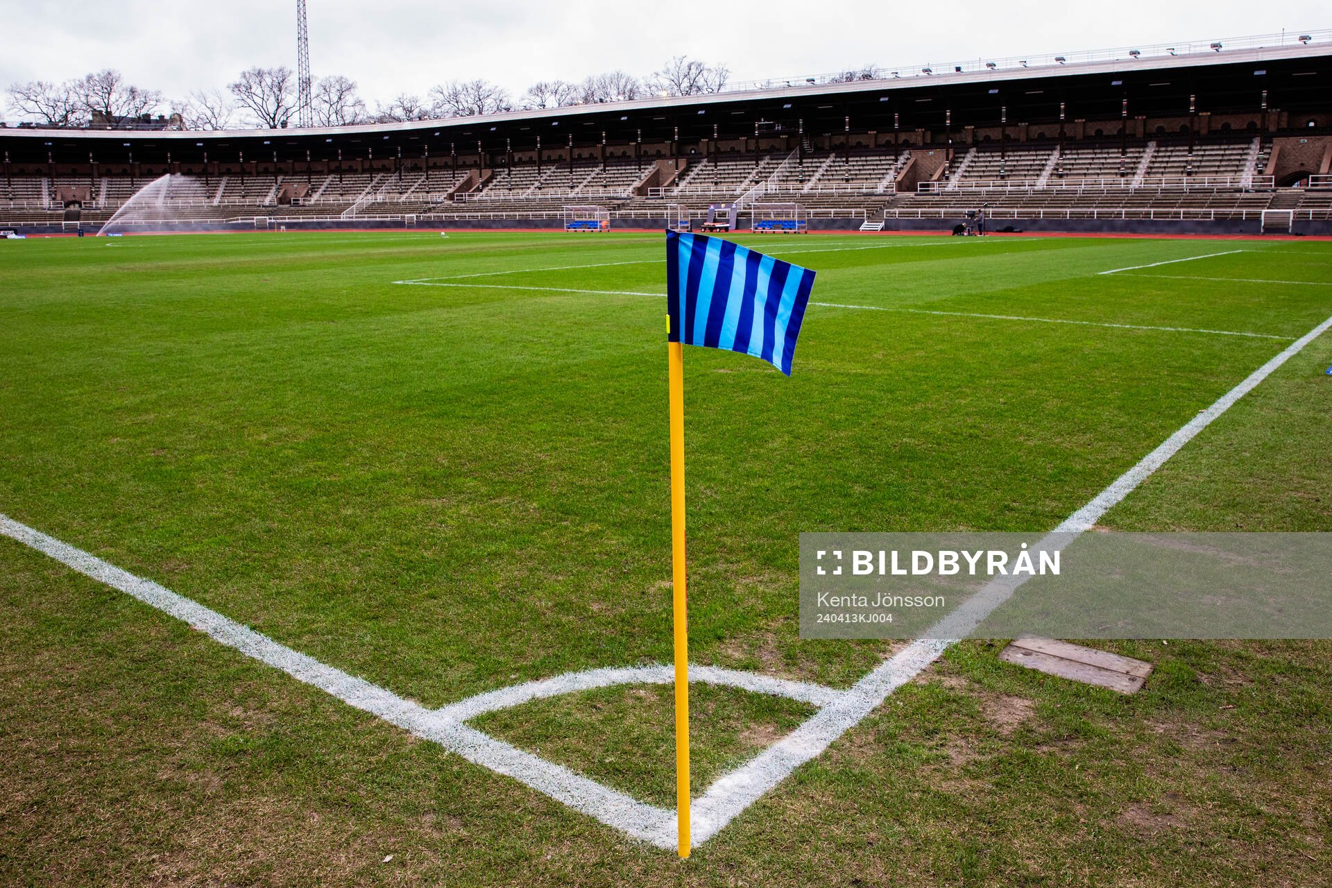 En hörnbföagga med Djurgårdens färger på Stockholms