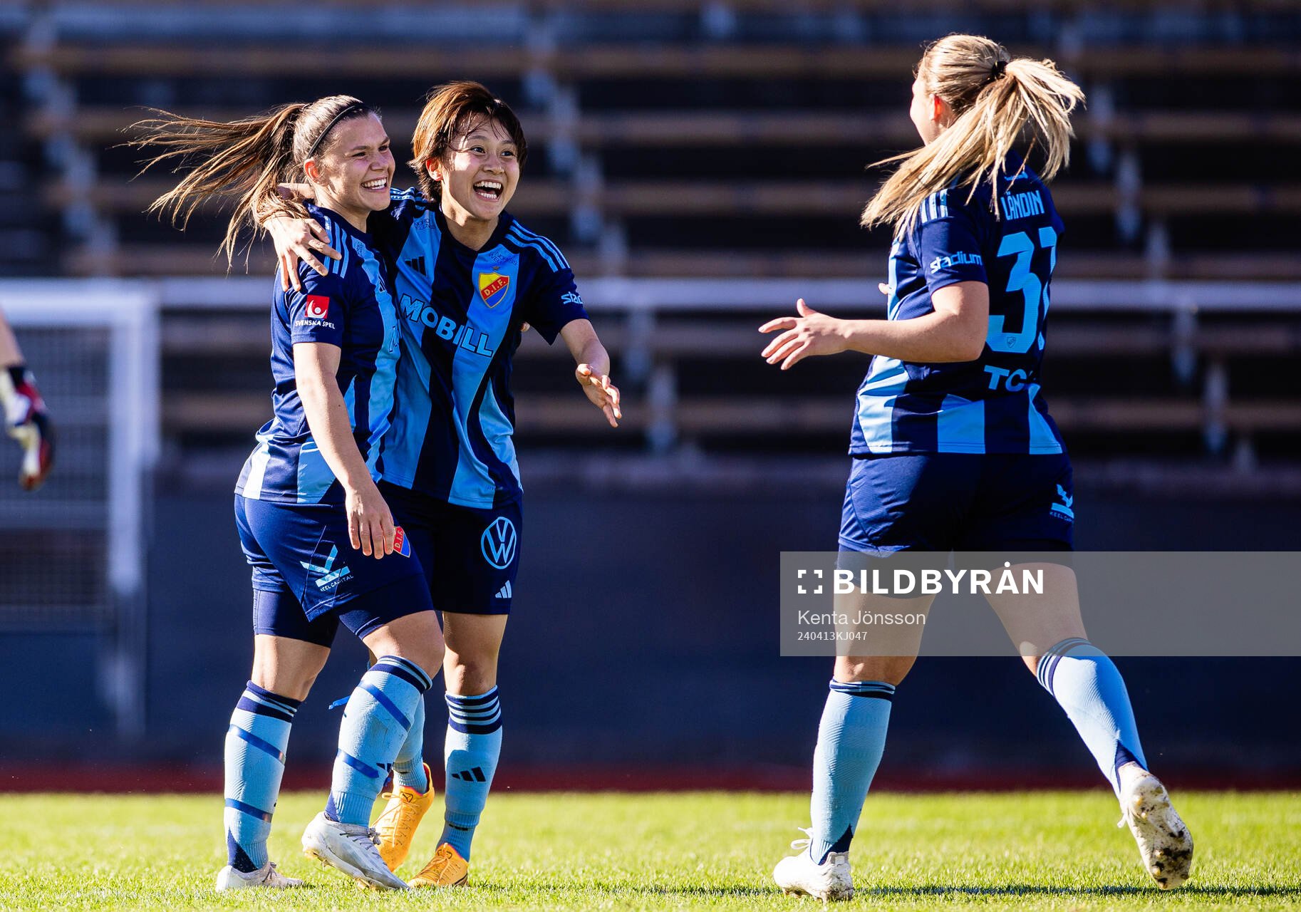Djurgårdens Shinomi Koyama (m) jublar med Alexsandra