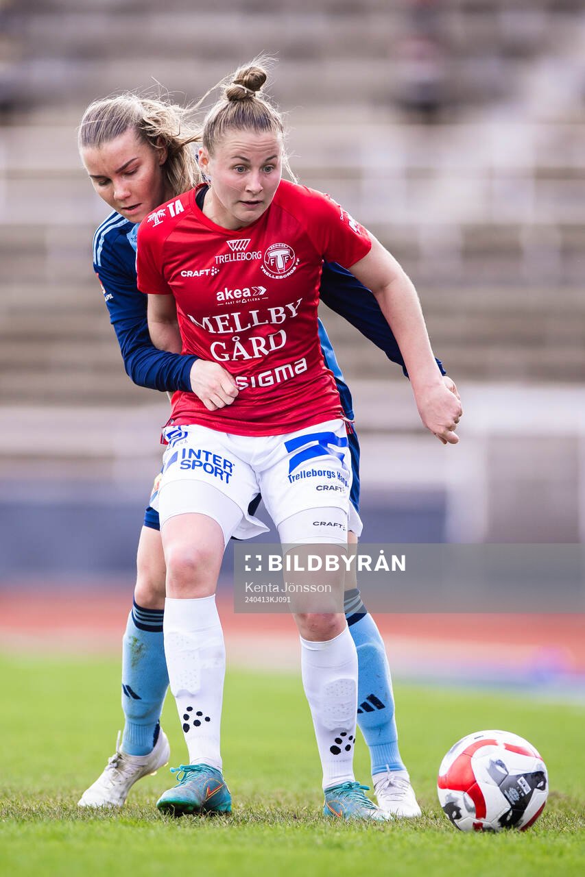 Djurgårdens Ebba Hed och Trelleborgs Sofie Rewucha