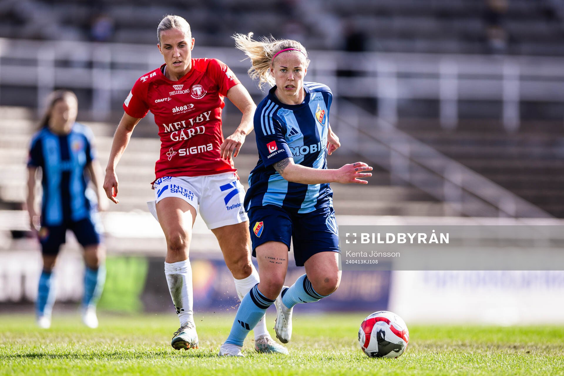 Trelleborgs Hanna Persson och Djurgårdens Sessy Åsland