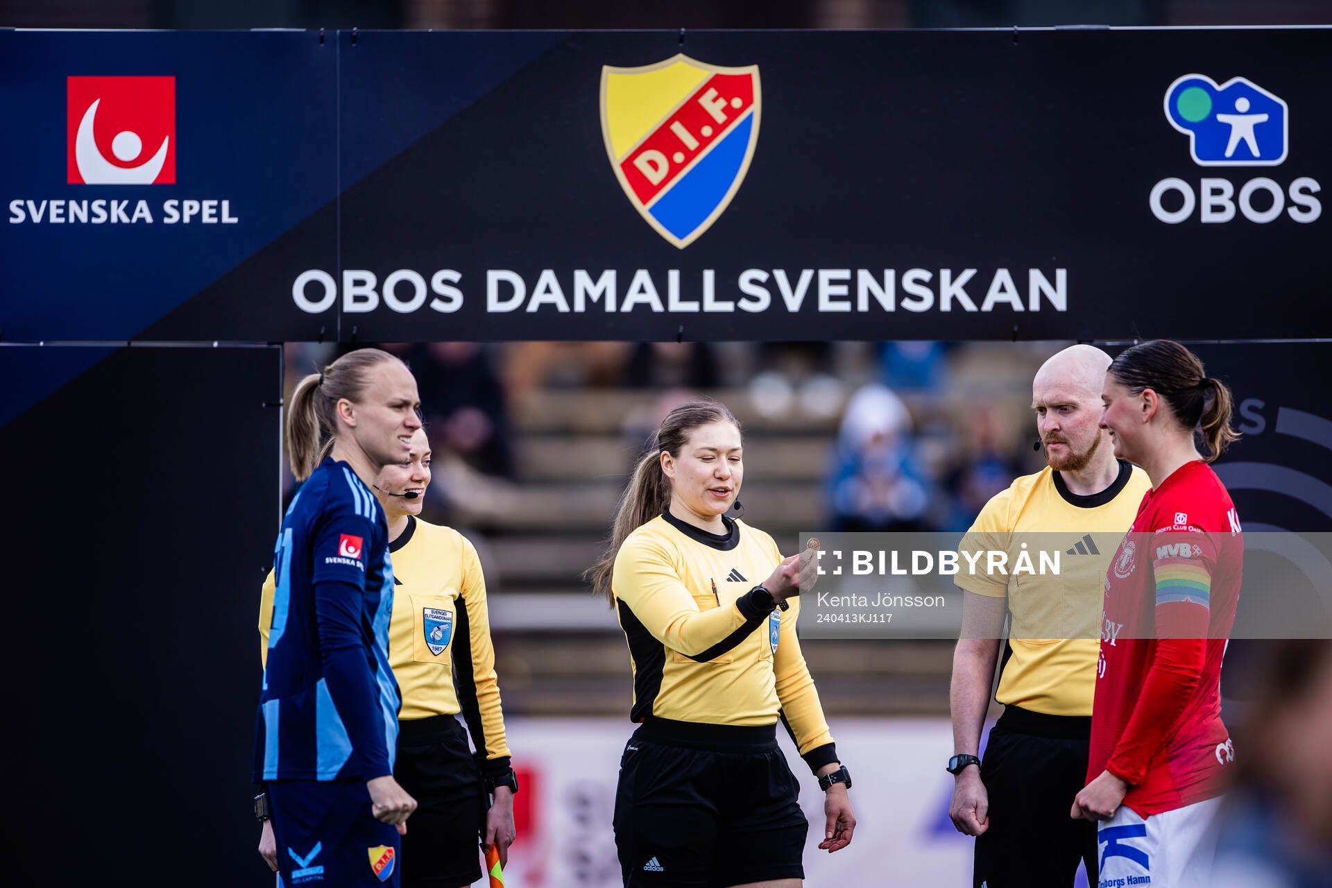 Domare Anastasia Oberlauf Poopuu singlar slant med