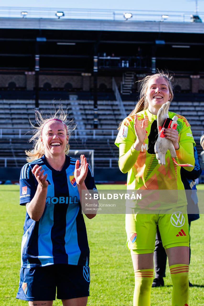 Djurgårdens Sessy Åsland och målvakt Elvira Björklund