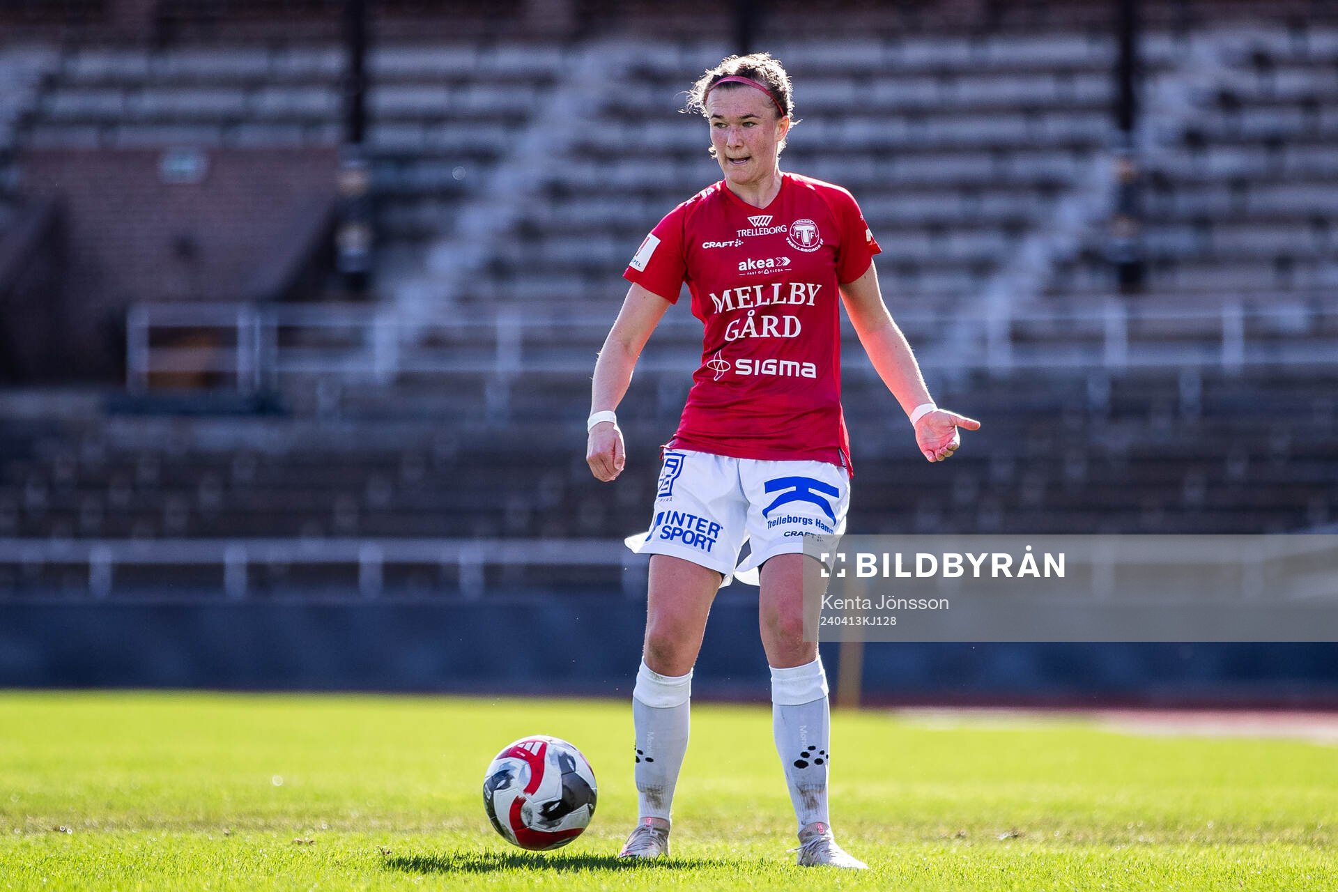 Trelleborgs Erica Persson Welin under fotbollsmatchen i Damallsvenskan mellan Djurgården och Trelleborg den 13 april 2024 i Stockholm.