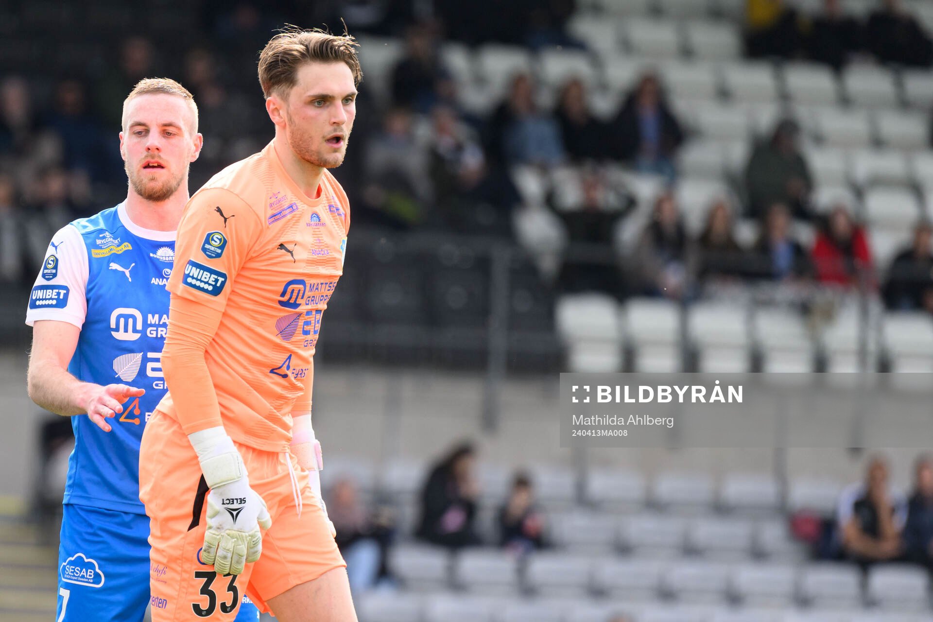 IK Oddevolds Filip Karlin och målvakt Oscar Ekman deppar