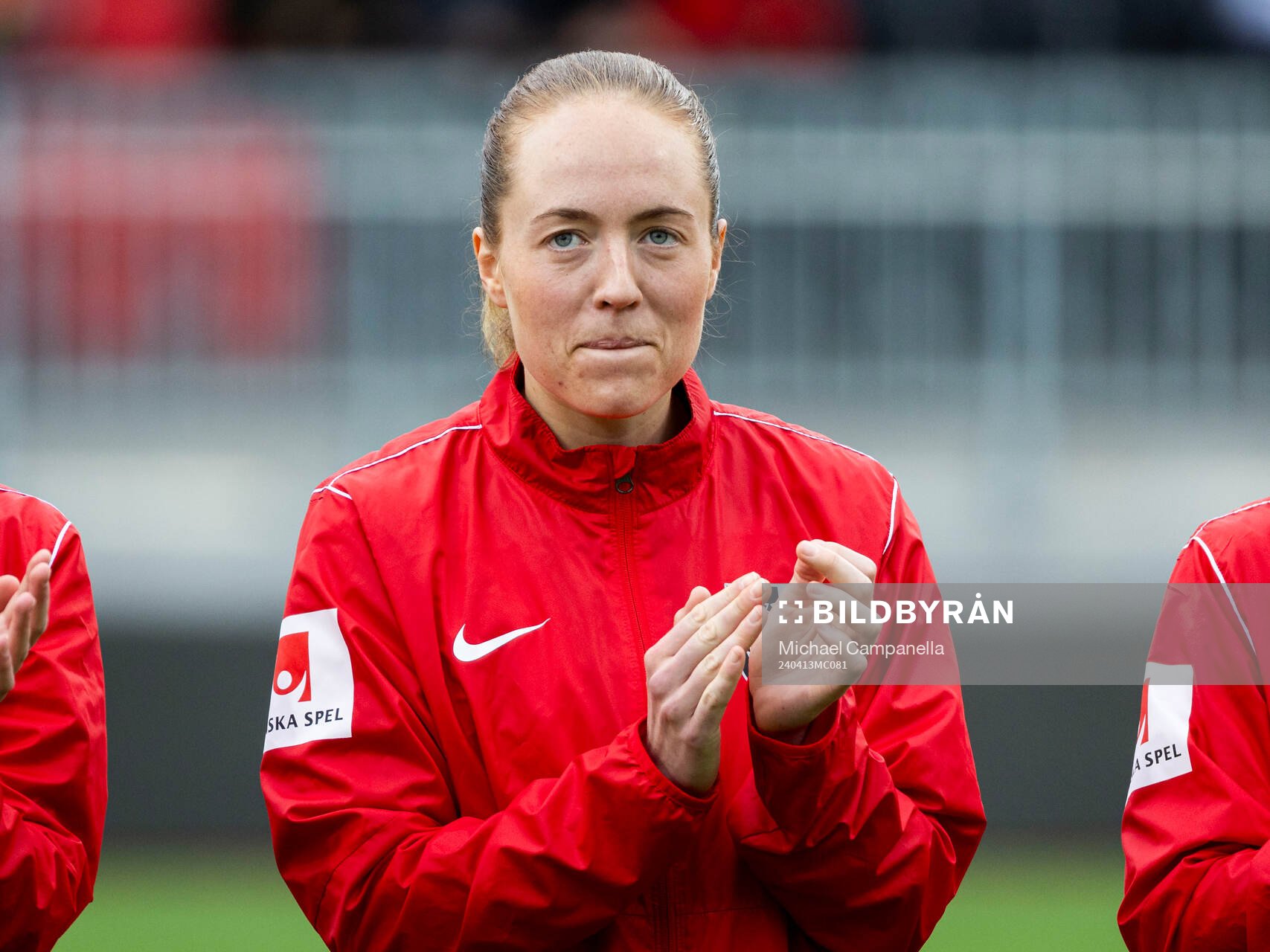 Brommapojkarnas Alice Ahlberg innan  fotbollsmatchen i