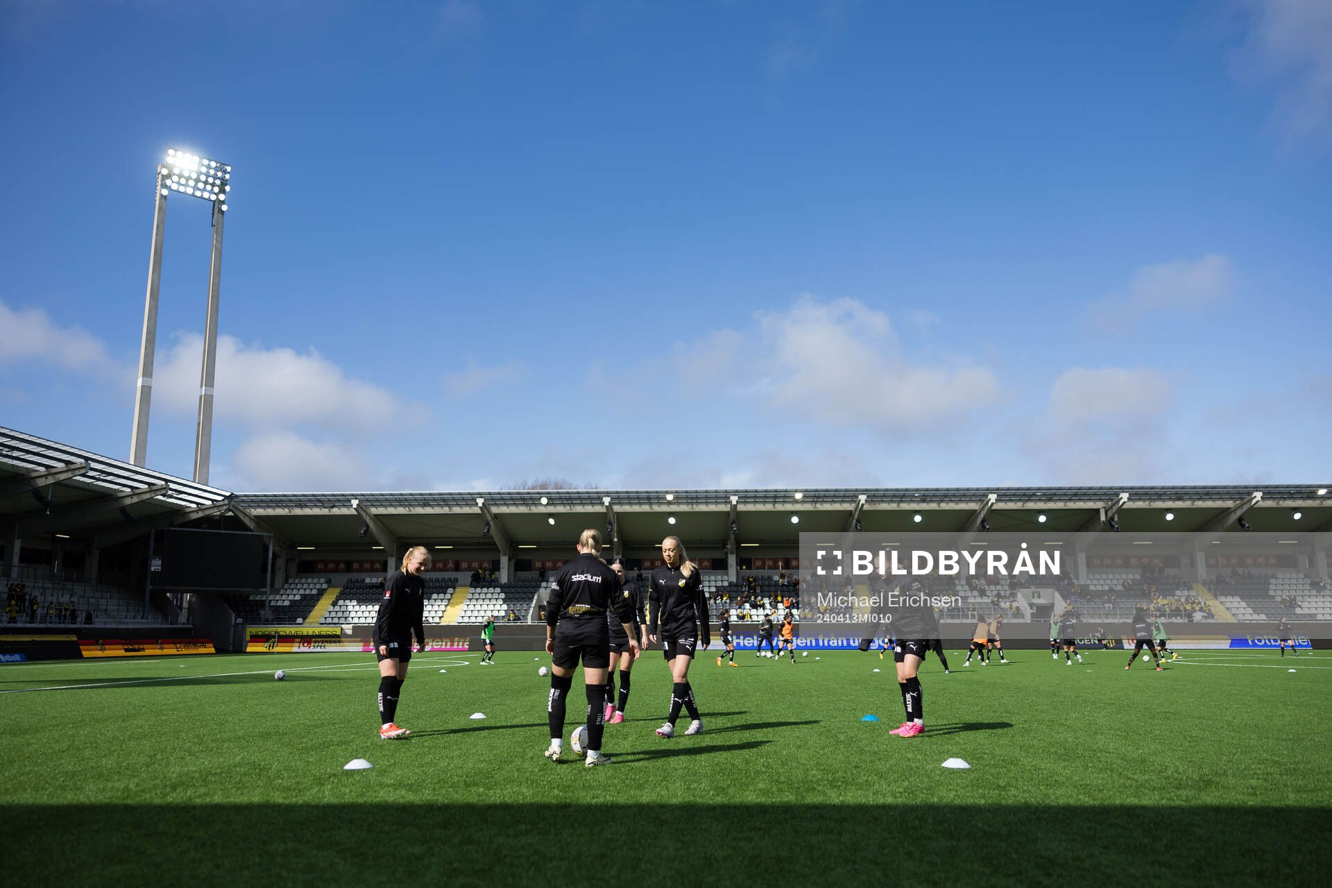 Häckens Häcken spelare värmer upp
