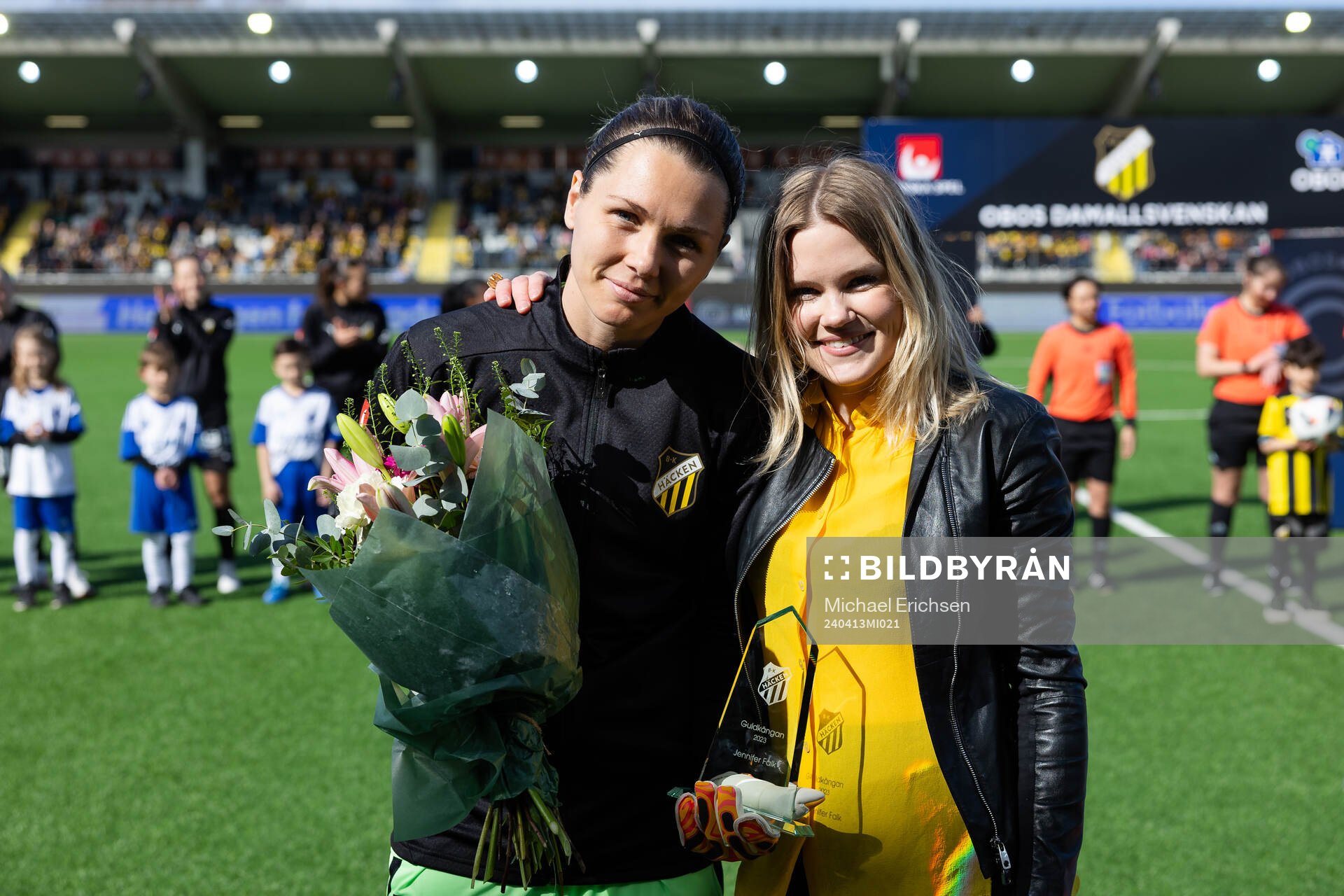 Häckens målvakt Jennifer Falk får priset Guldkängan,