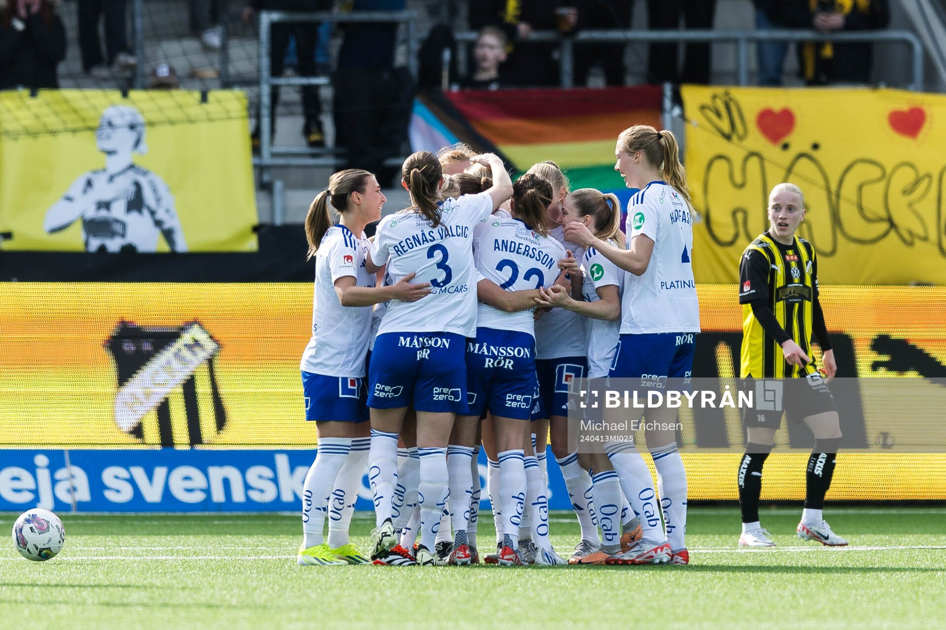 IFK Norrköpings Wilma Leidhammar jublar med lagkamrater
