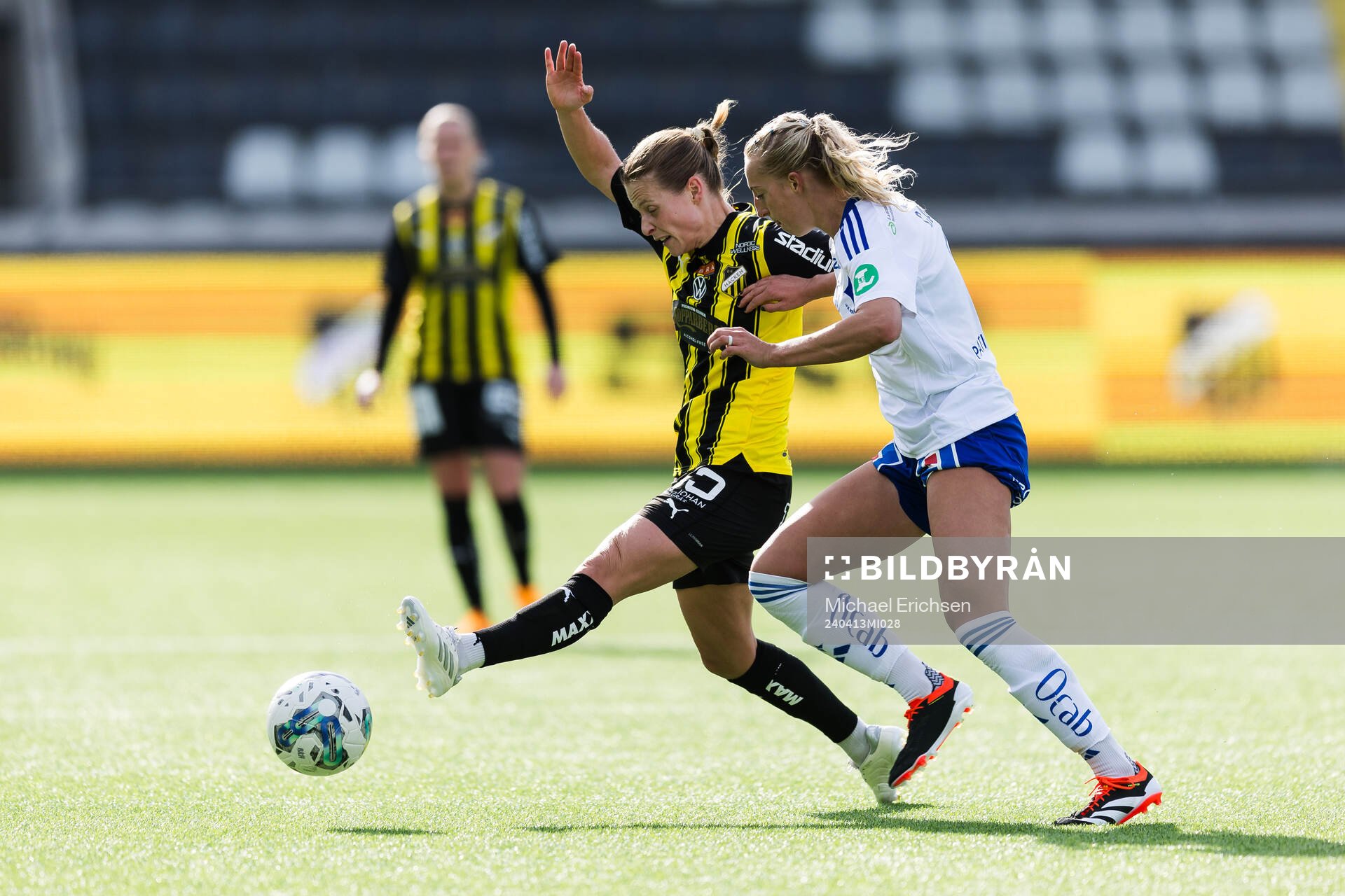 Häckens Anna Anvegård och IFK Norrköpings Samantha Cary