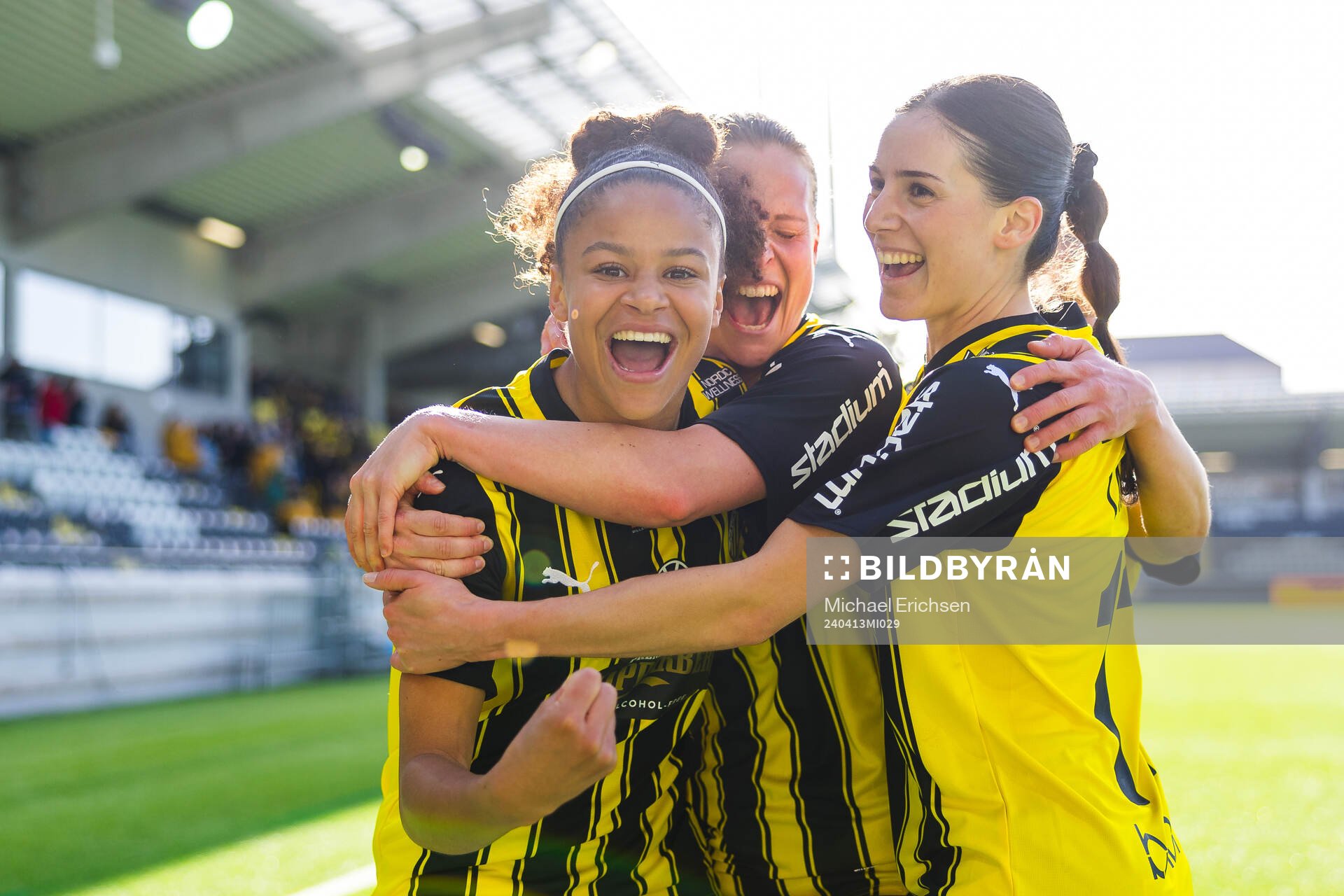 Häckens Felicia Schröder jublar