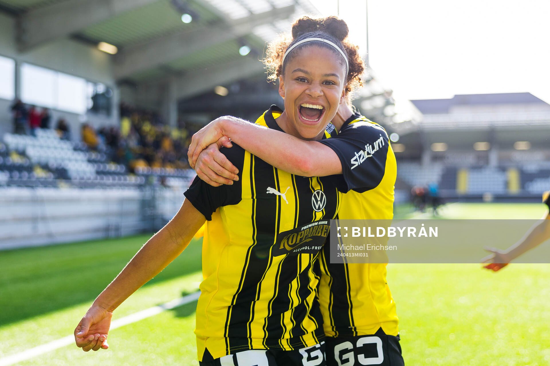 Häckens Felicia Schröder jublar