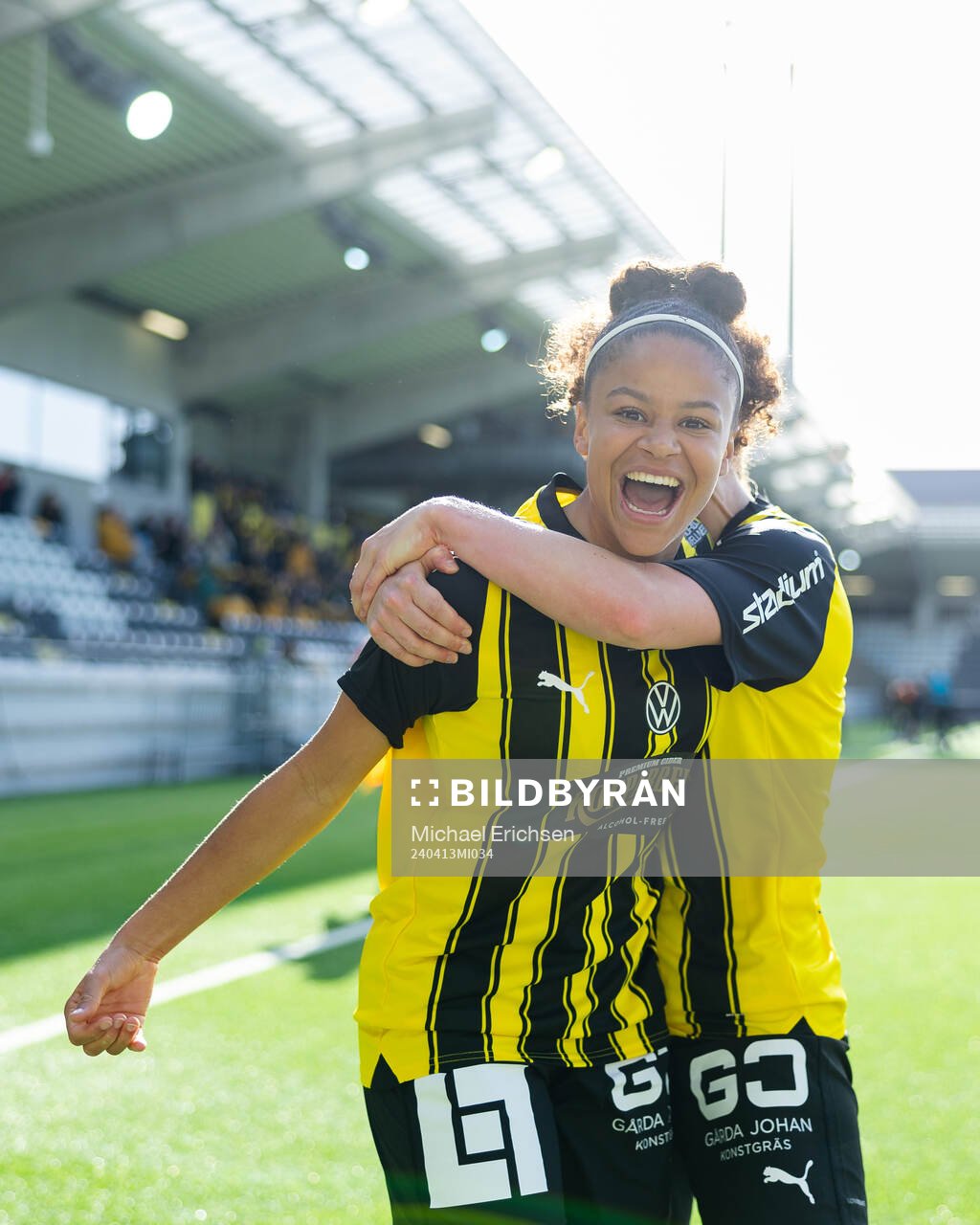 Häckens Felicia Schröder jublar