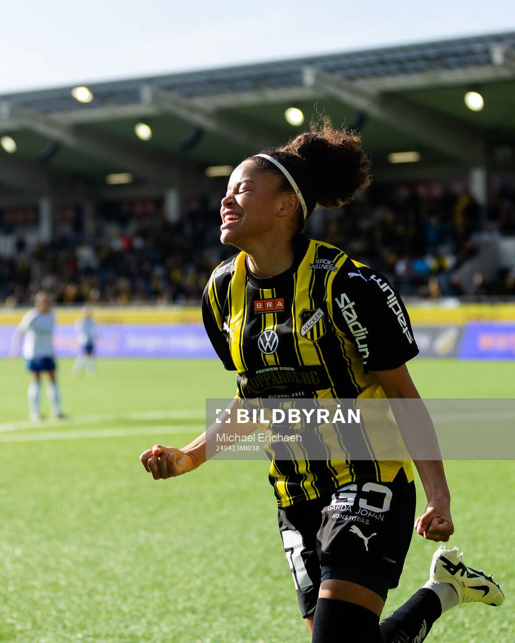 Häckens Felicia Schröder jublar