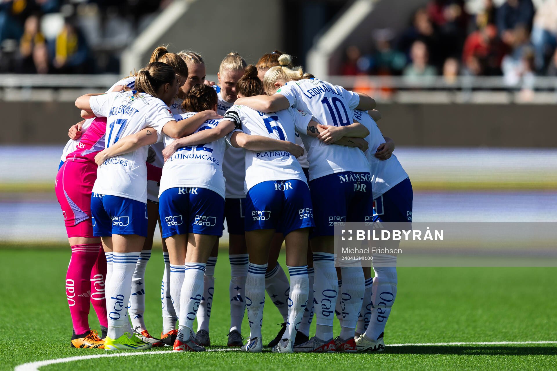 IFK Norrköpings spelare samlade innan fotbollsmatchen i