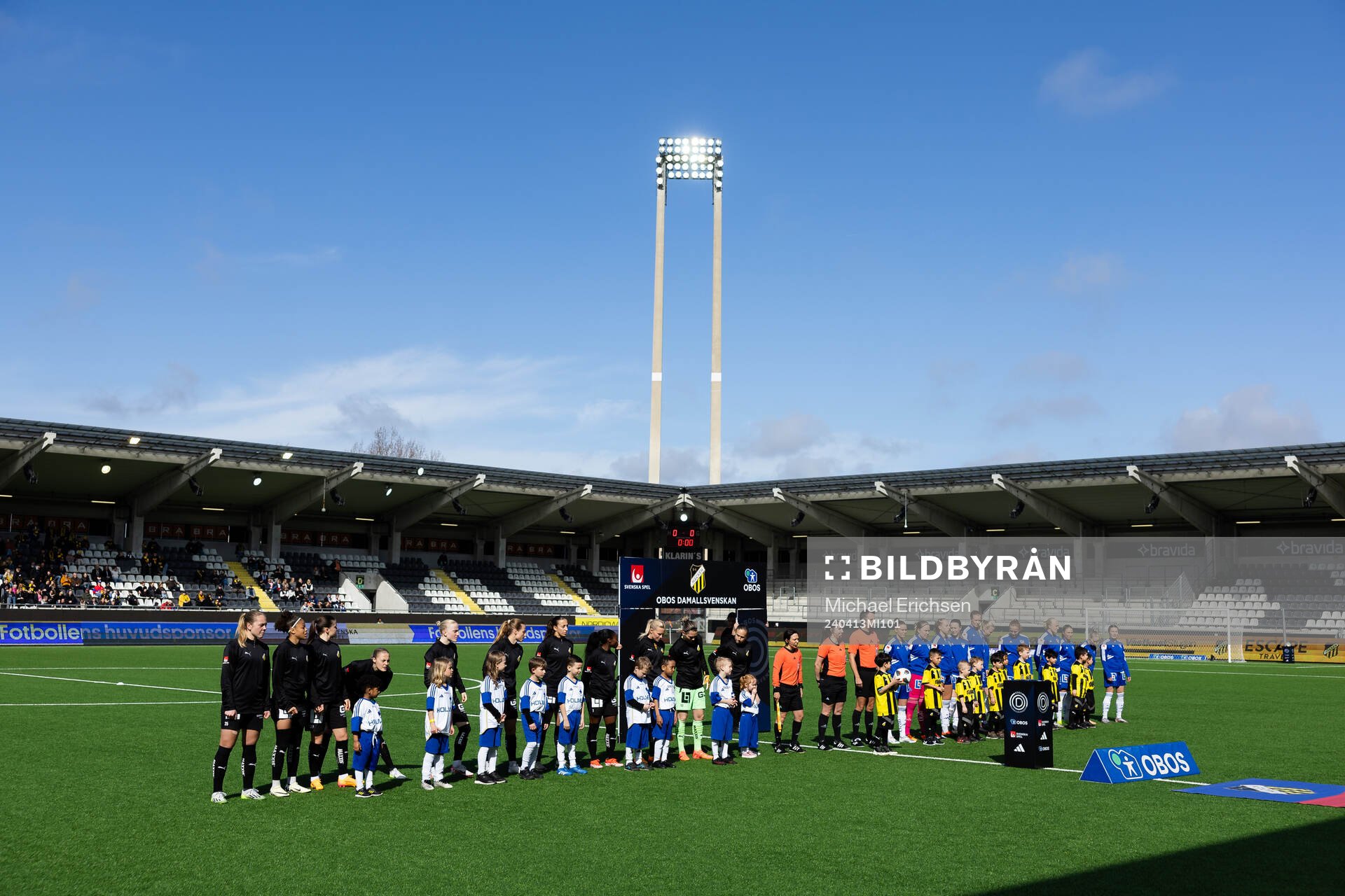 Häckens och IFK Norrköpings spelare på line up innan