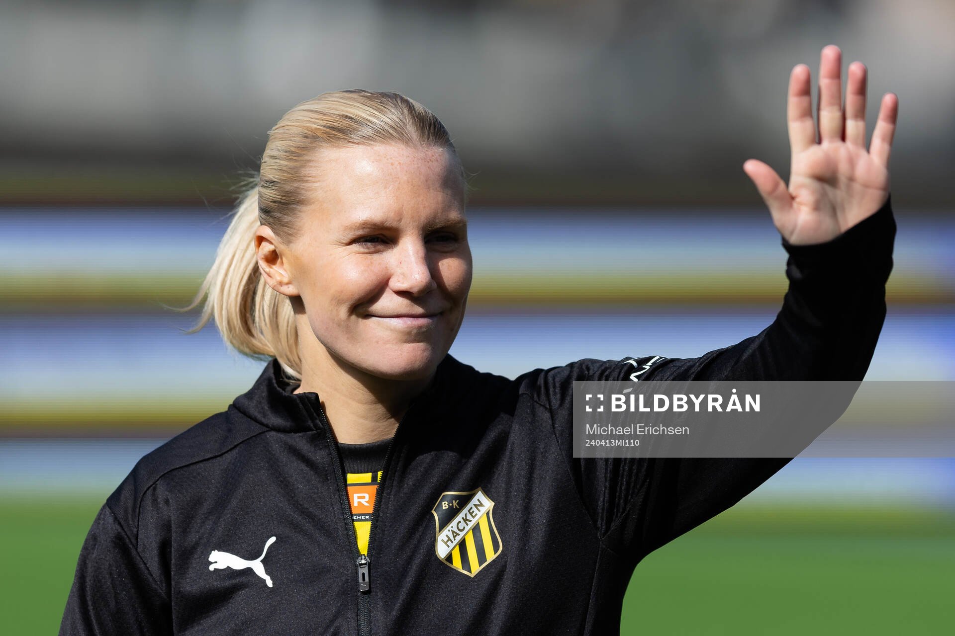 Häckens Josefine Rybrink på line up innan fotbollsmatchen