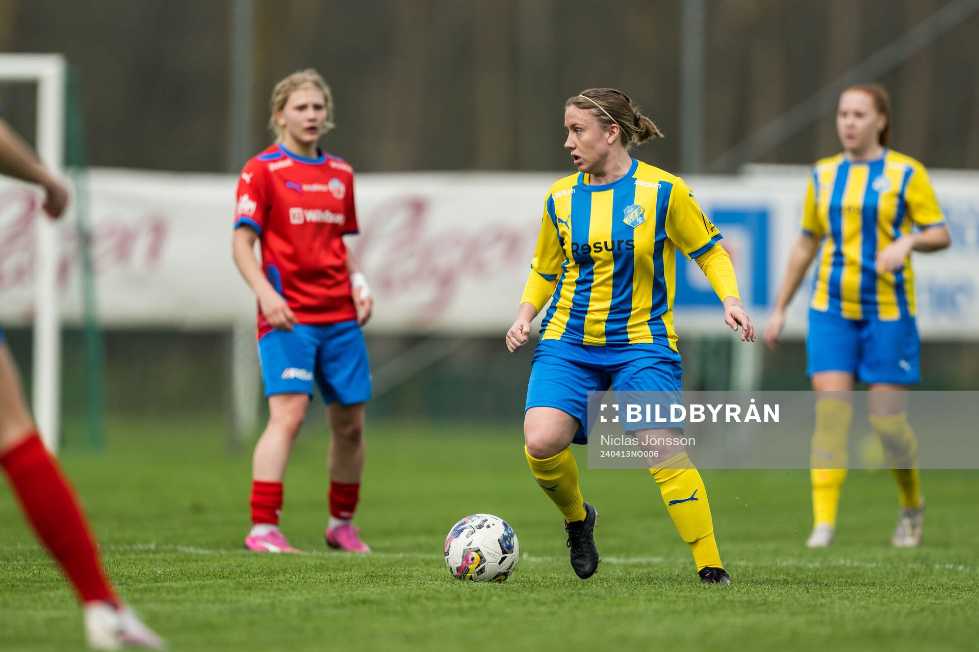 Eskilsminnes Ebba Jahnfors under fotbollsmatchen i Division 1 södra mellan Eskilsminne och Helsingborg den 13 april 2024 i Helsingborg. 