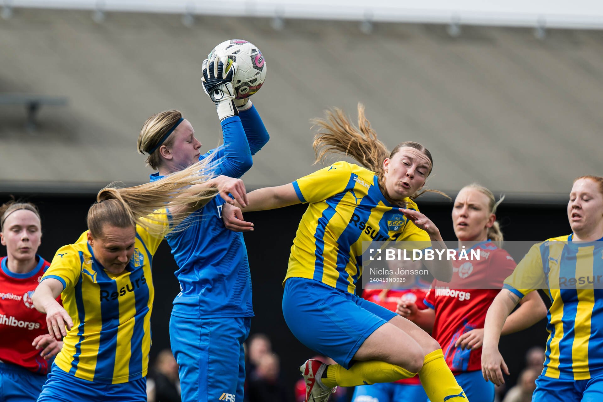 Eskilsminnes Alma Bertilsson och Helsingborg s målvakt