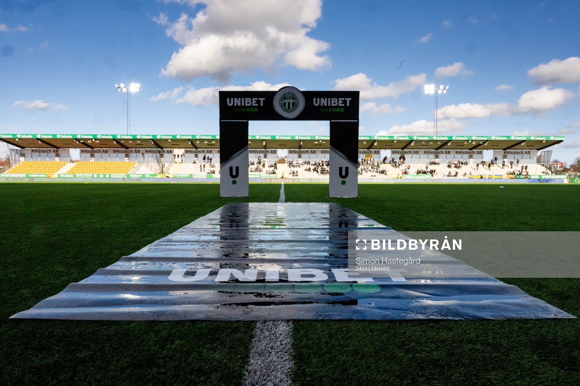 Reklam för Unibet inne på Hitachi Energy Arena inför fotbollsmatchen i Allsvenskan mellan Västerås och Halmstad den 13 april 2024 i Västerås.