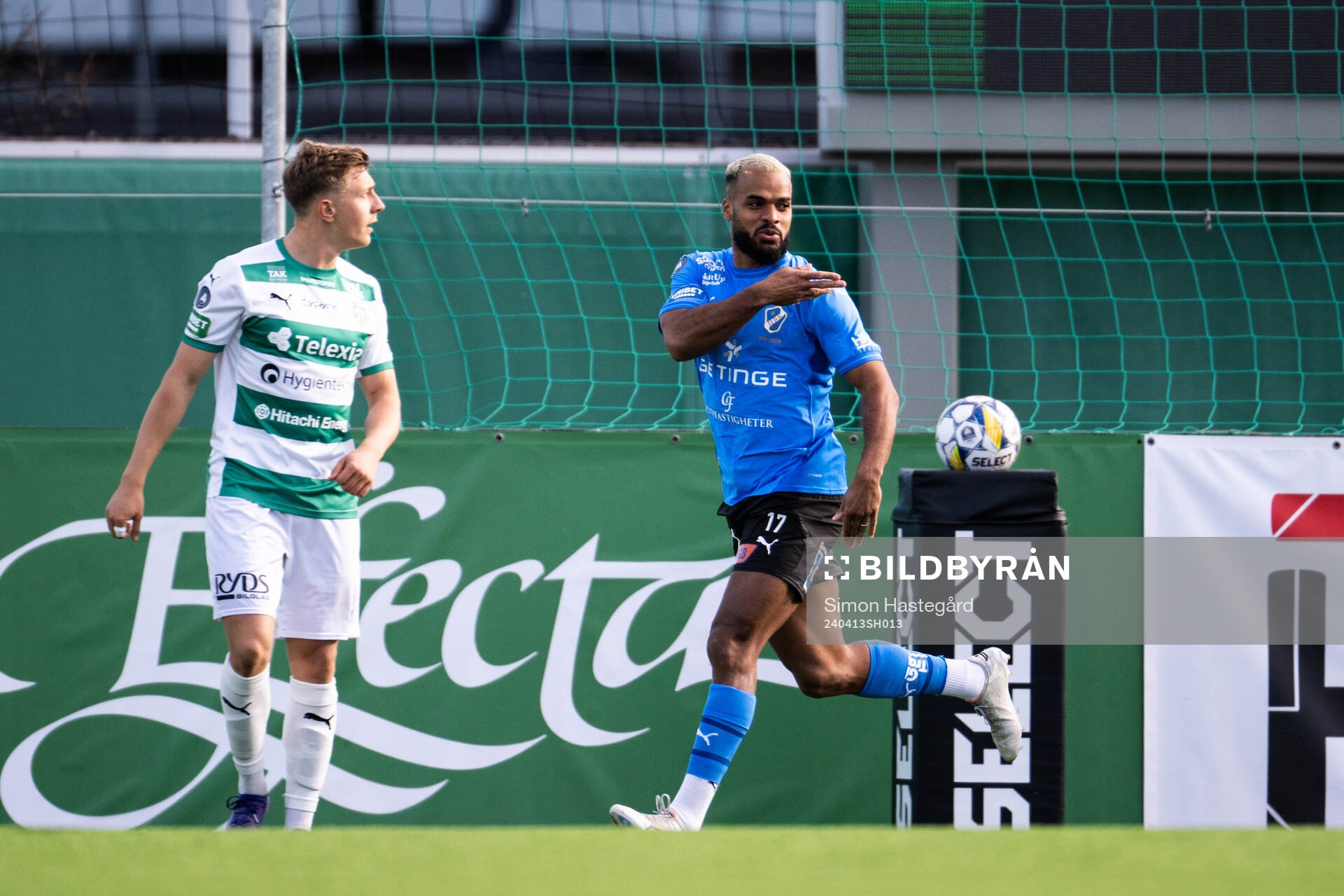 Halmstads Phil Ofosu-Ayeh jublar