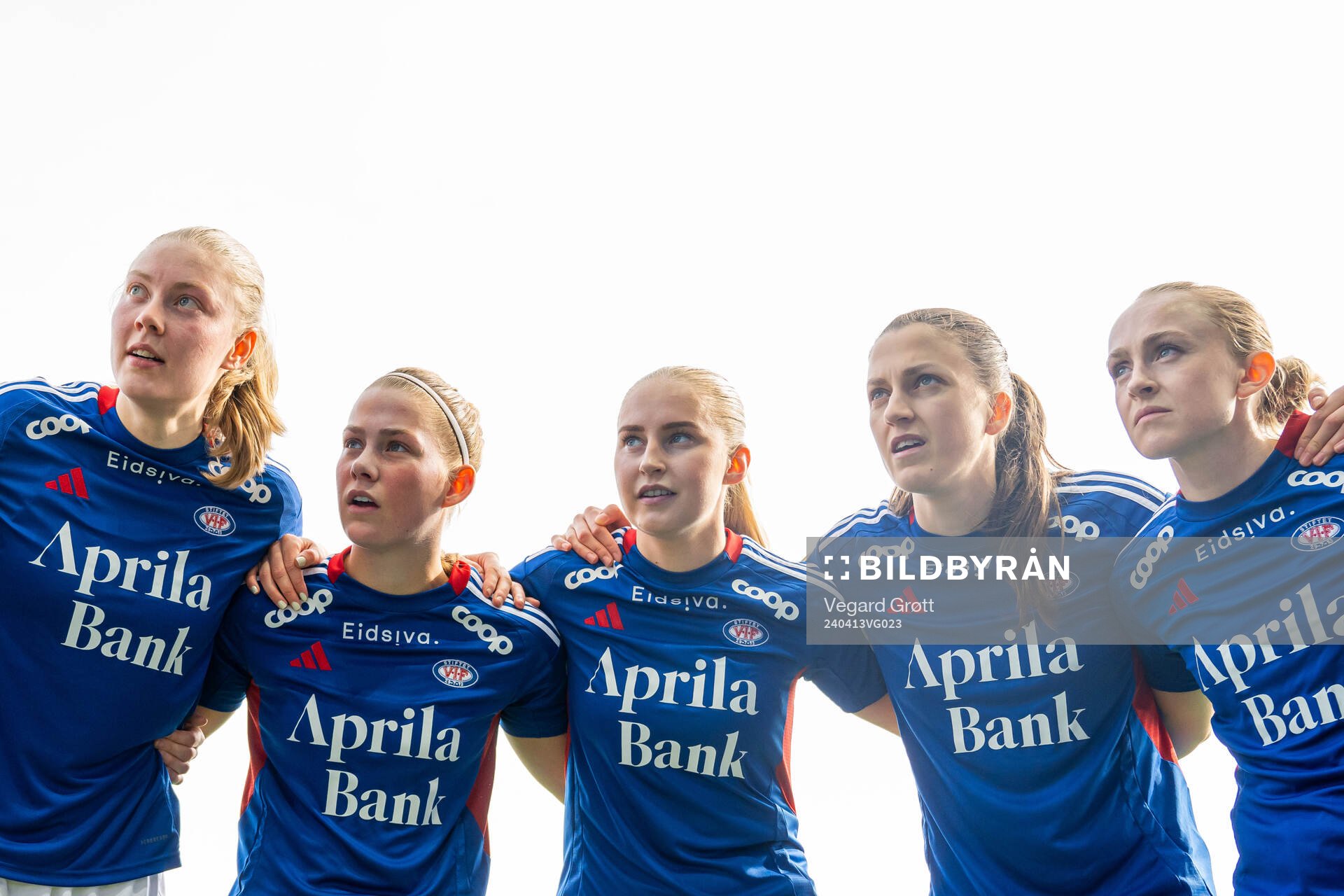 Tuva Lotte Leschbrandt Espås, Sædis Run Heidarsdottir, Iselin Sandnes Olsen, Emma Stølen Godø and Michaela Kovacs of Vålerenga ahead of the Toppserien football match between Vålerenga and Kolbotn on April 13, 2024 in Oslo.