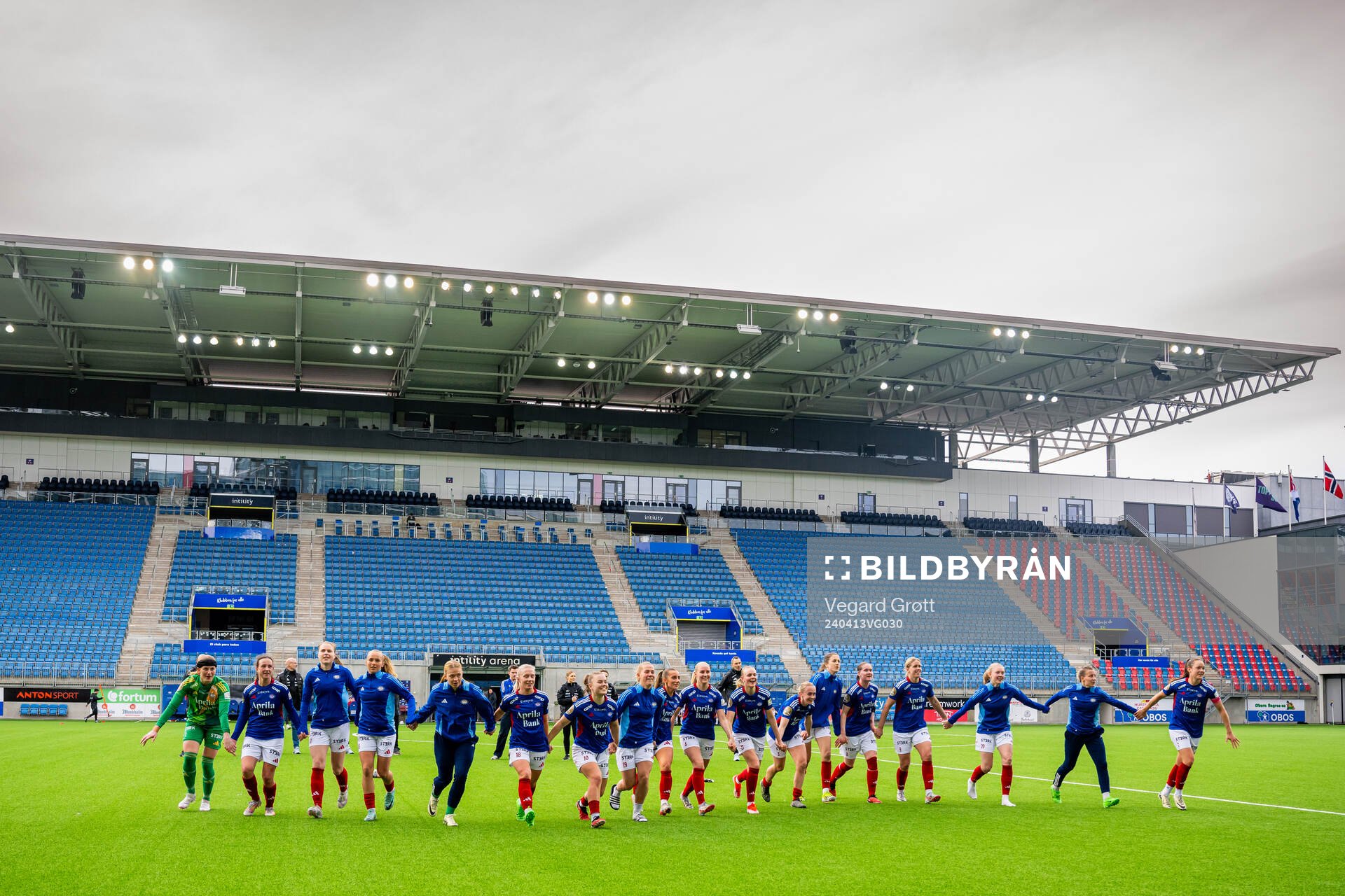 Players of Vålerenga celebrate