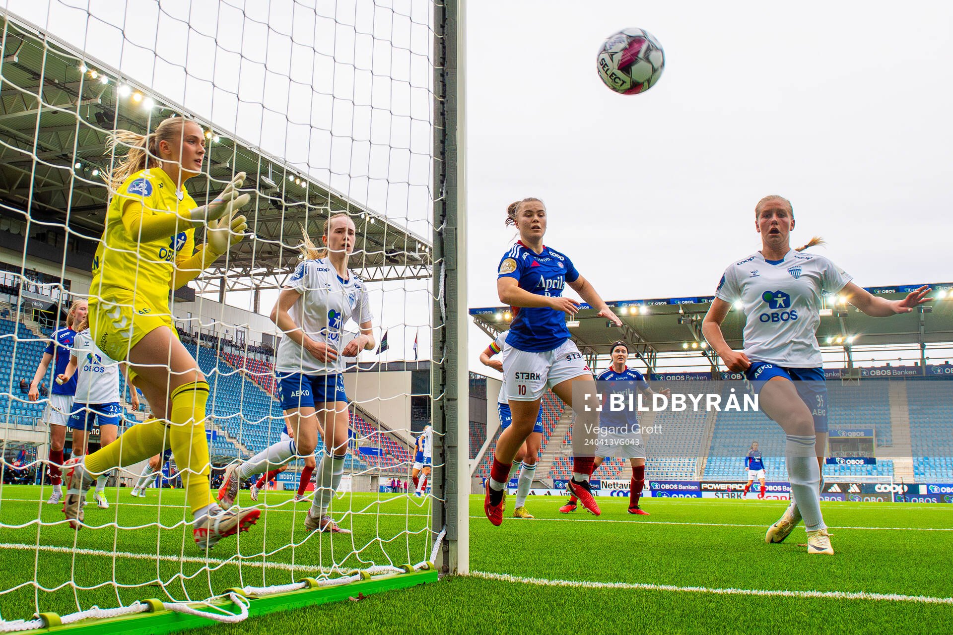 Goalkeeper Selma Panengstuen of Kolbotn, Olaug Tvedten of