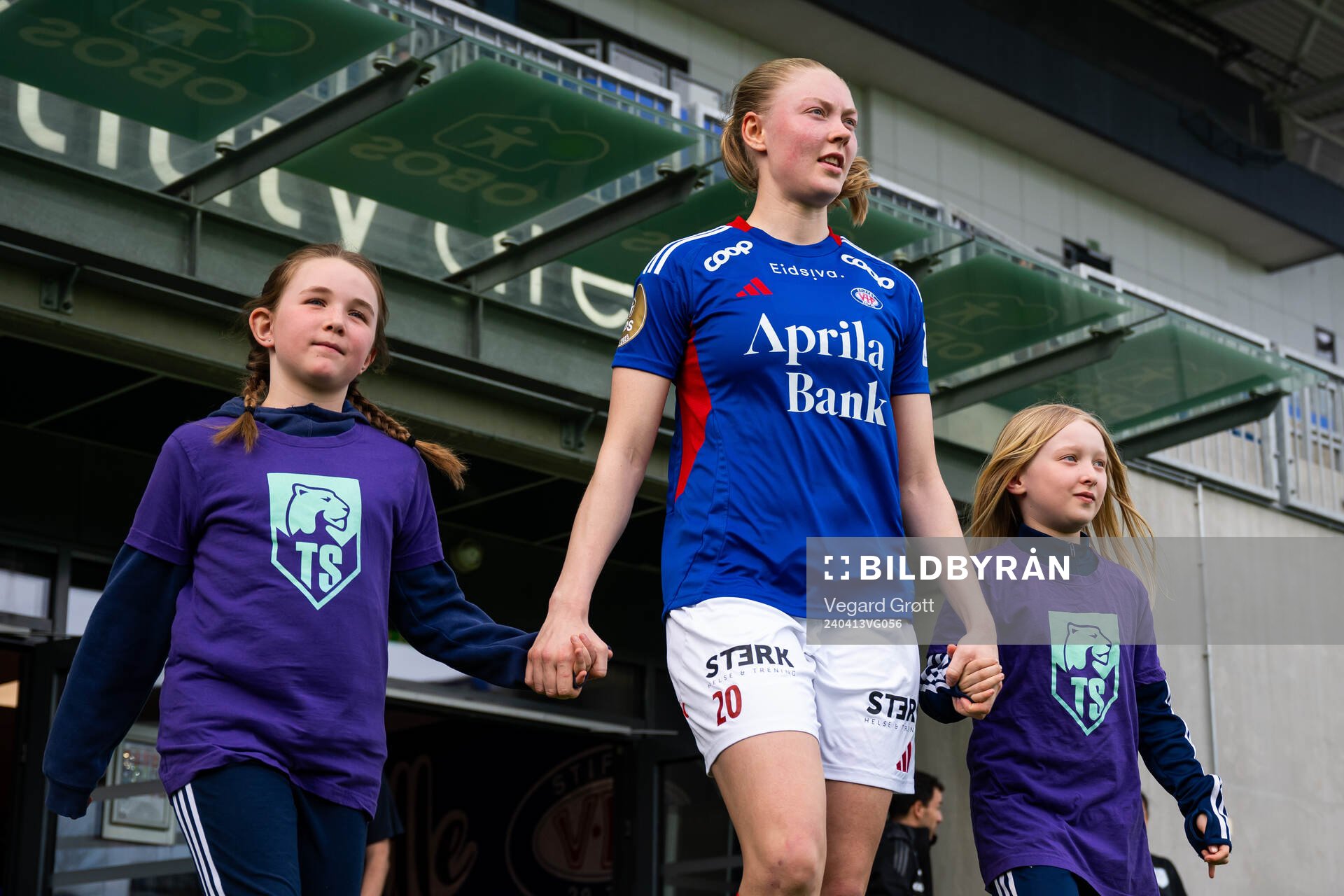 Tuva Lotte Leschbrandt Espås of Vålerenga enters the pitch ahead of the Toppserien football match between Vålerenga and Kolbotn on April 13, 2024 in Oslo.