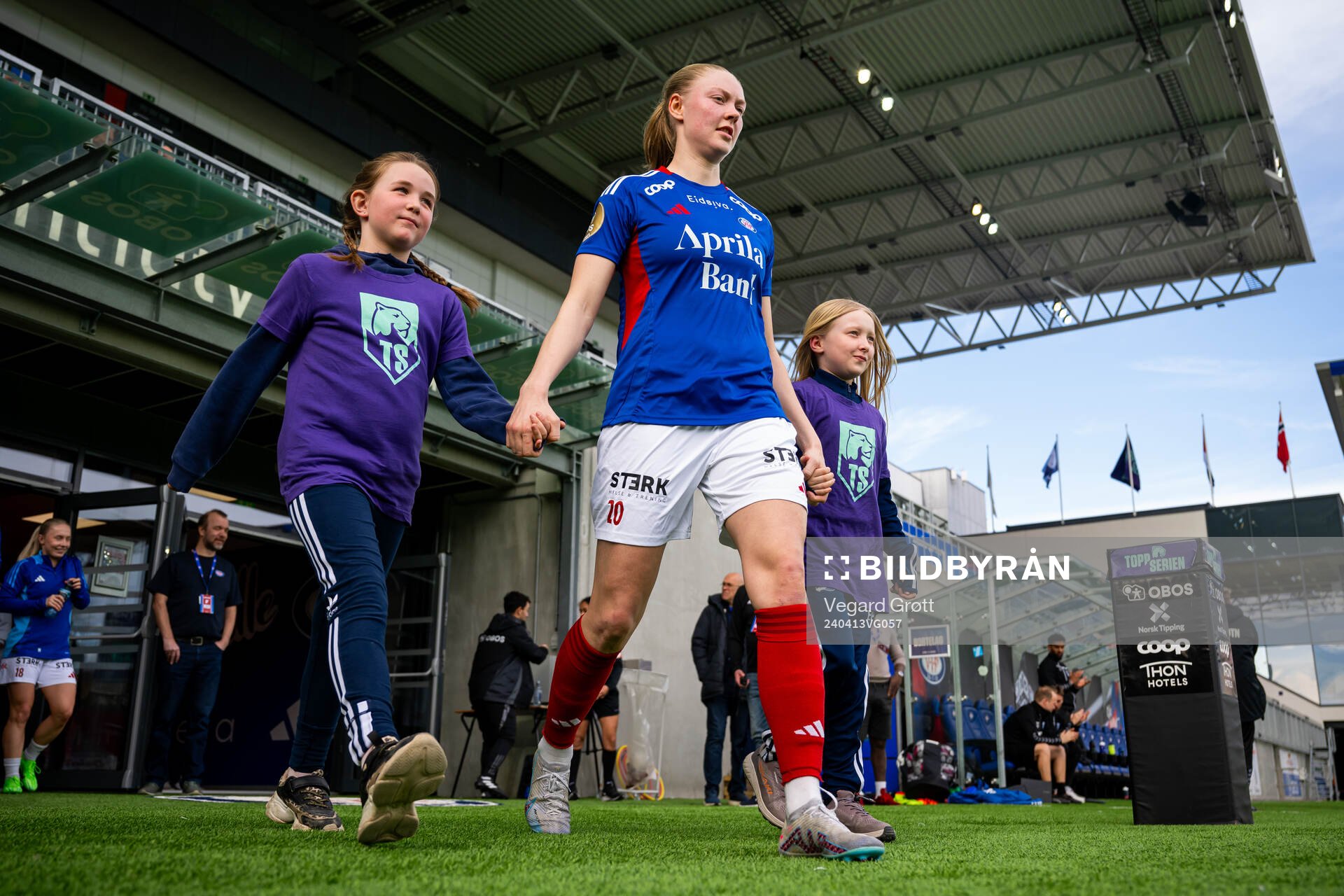 Tuva Lotte Leschbrandt Espås of Vålerenga enters the pitch ahead of the Toppserien football match between Vålerenga and Kolbotn on April 13, 2024 in Oslo.