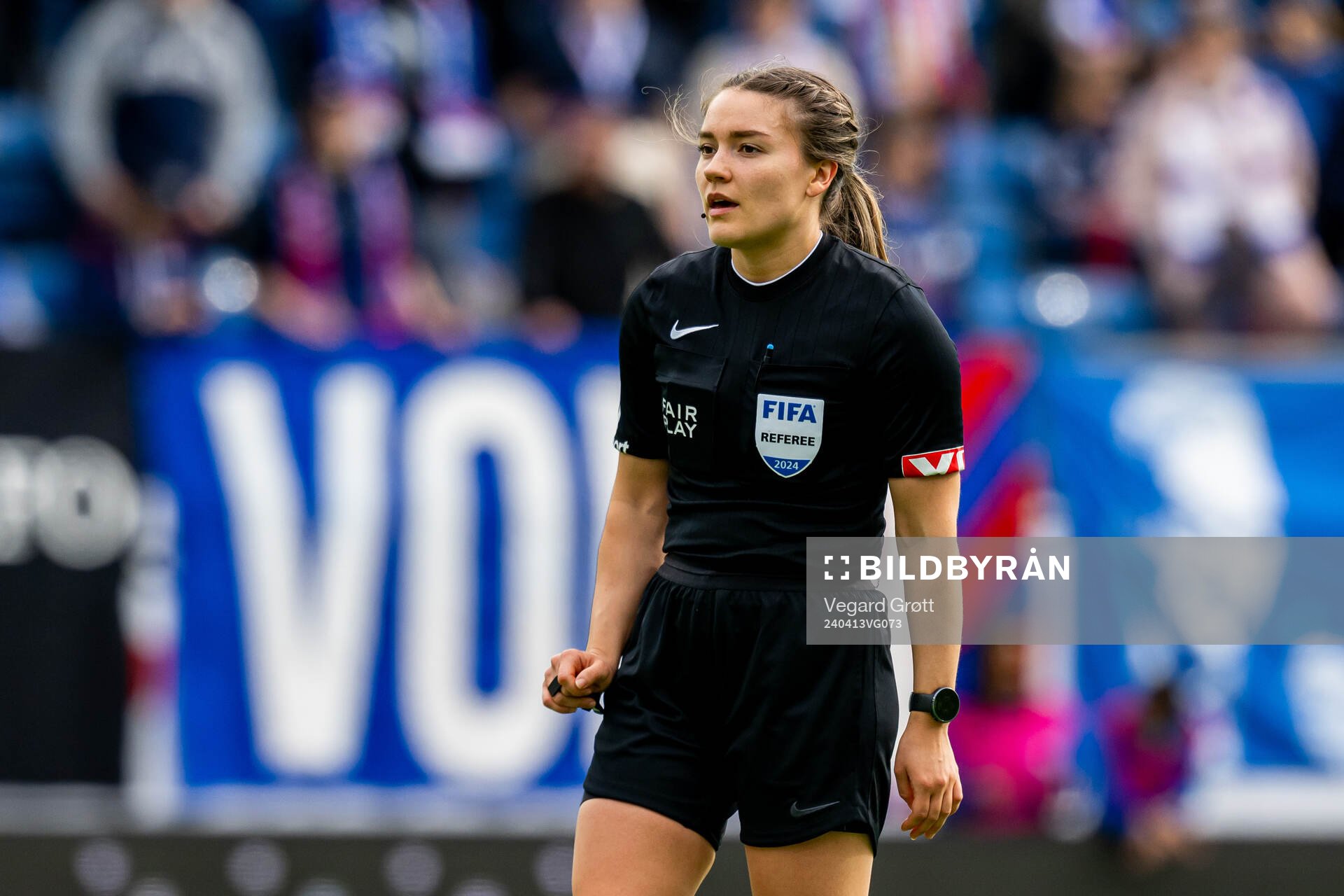Referee Karoline Marie Jensen during the Toppserien football match between Vålerenga and Kolbotn on April 13, 2024 in Oslo. 