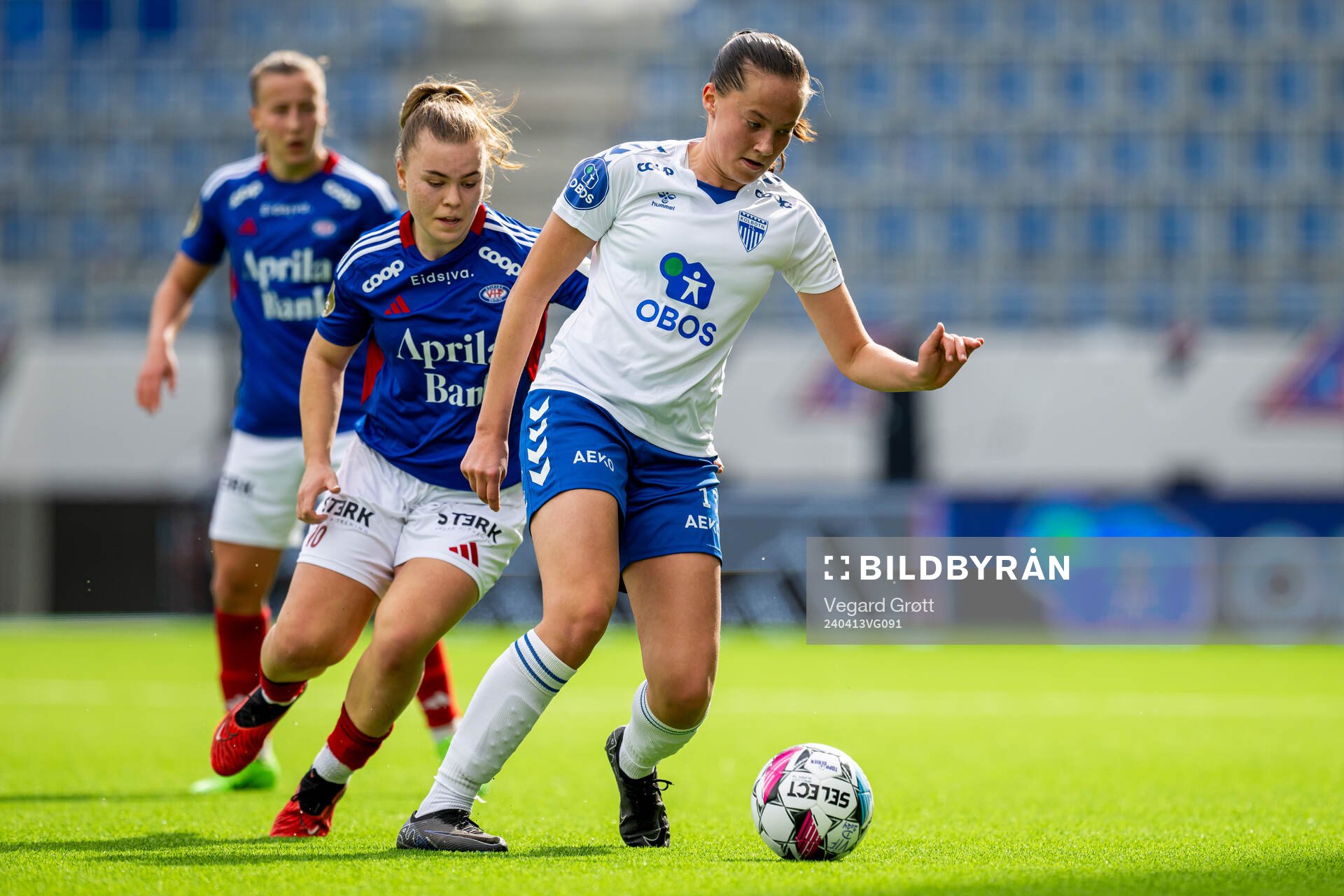Olaug Tvedten of Vålerenga and Mille Helland Flø of