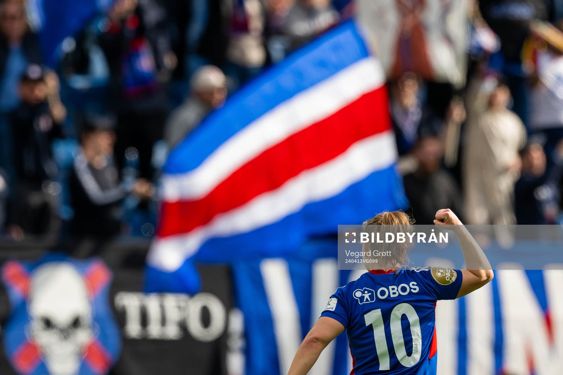Olaug Tvedten of Vålerenga celebrates