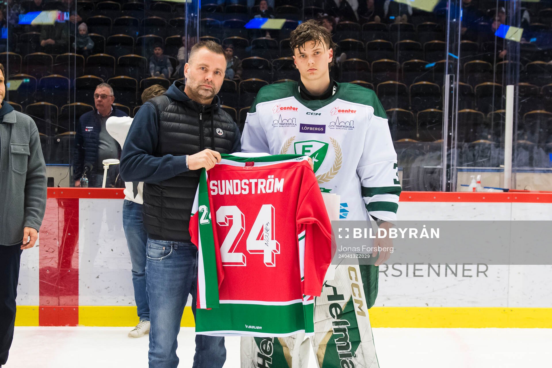 Färjestads målvakt Lukas Höglind och Niklas Sundström