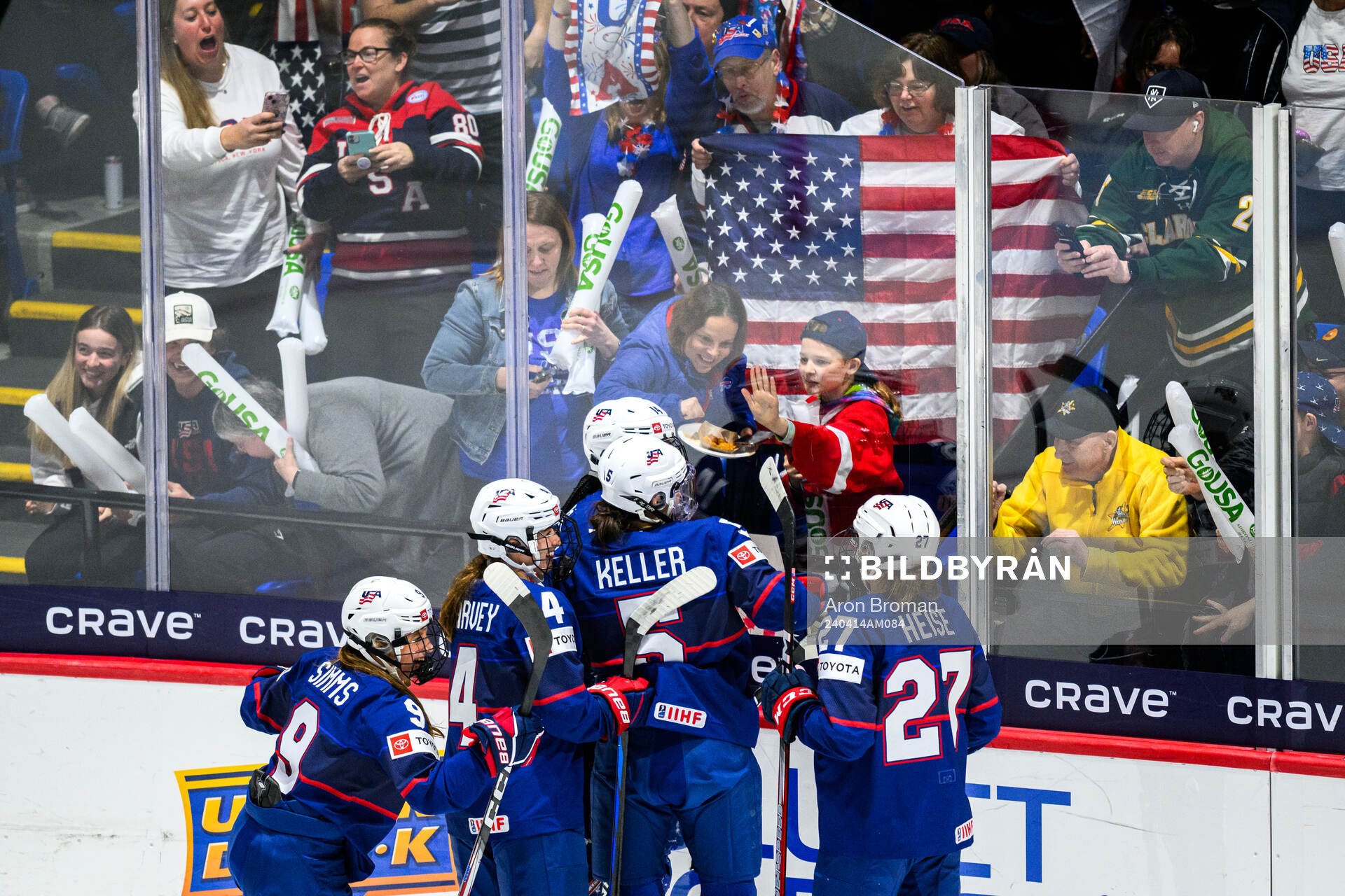 Laila Edwards of USA celebrates with teammates