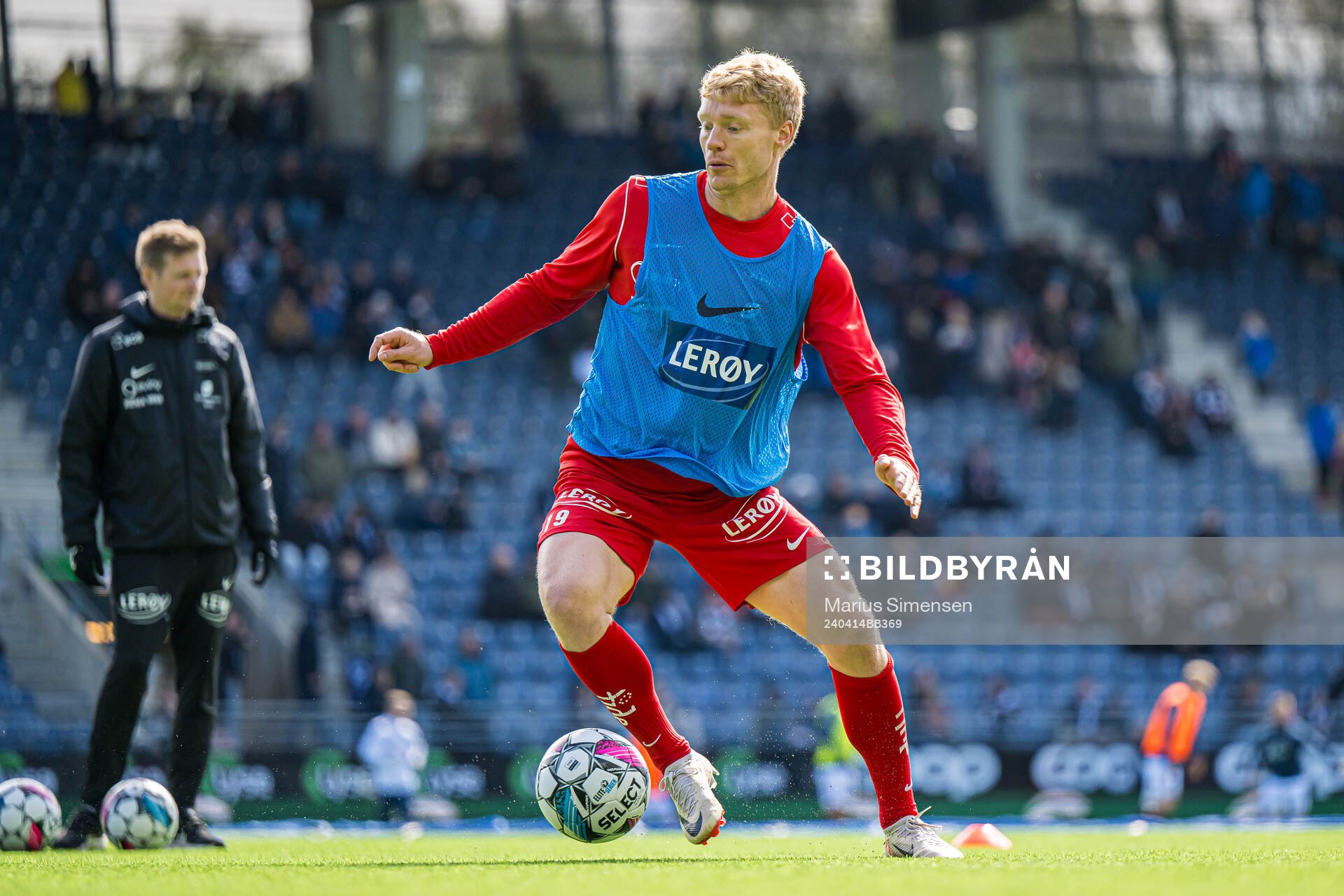 Sivert Heltne Nilsen of Brann warms up