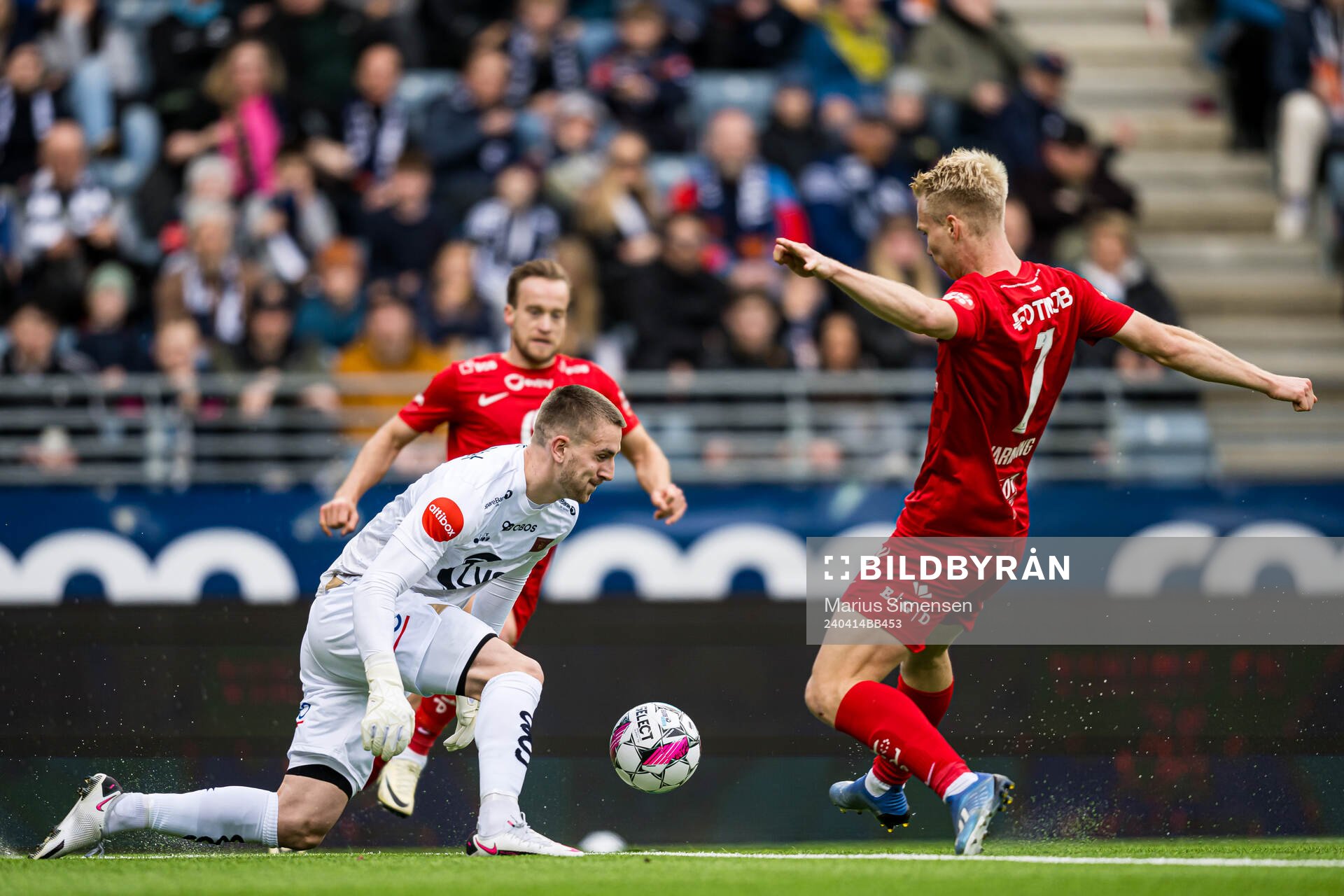 Patrik Gunnarsson of Viking and Magnus Warming of Brann