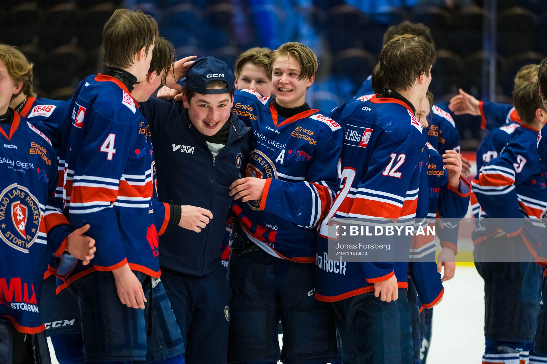 Växjös matrialare Edvin Nilsson jublar med laget