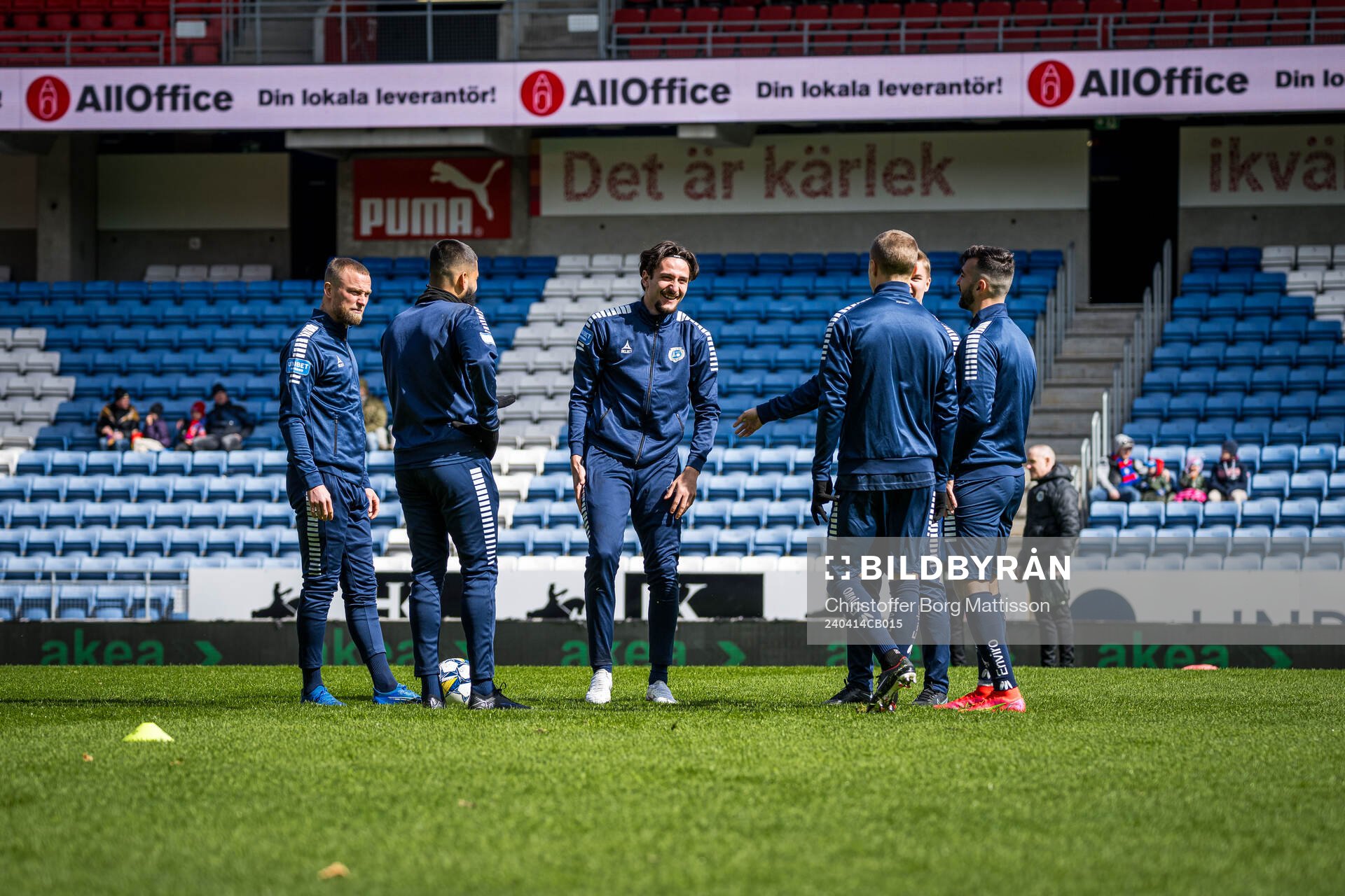 Utsiktens spelare inför fotbollsmatchen i Superettan mellan Helsingborg och Utsikten den 14 april 2024 i Helsingborg. 