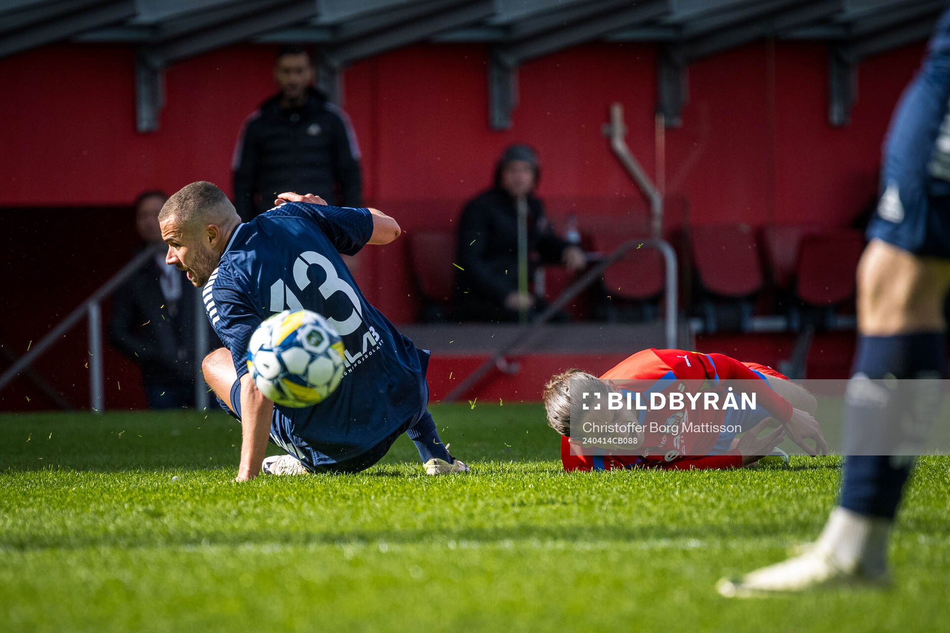 Utsiktens Malkolm Moenza och Helsingborgs Ervin Gigovic